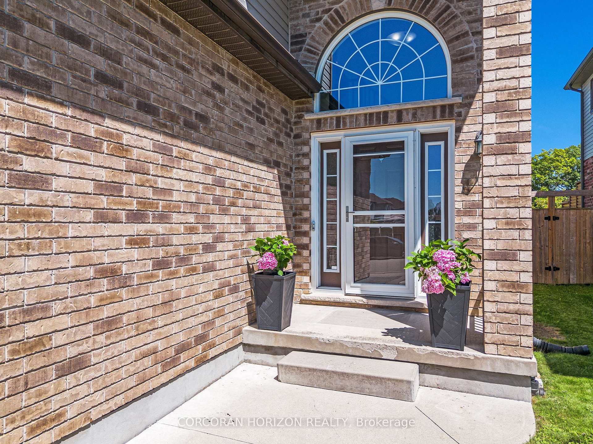 Photo 3 of 135 Broadoaks Drive, Cambridge, Little's Corners — HOMEH
