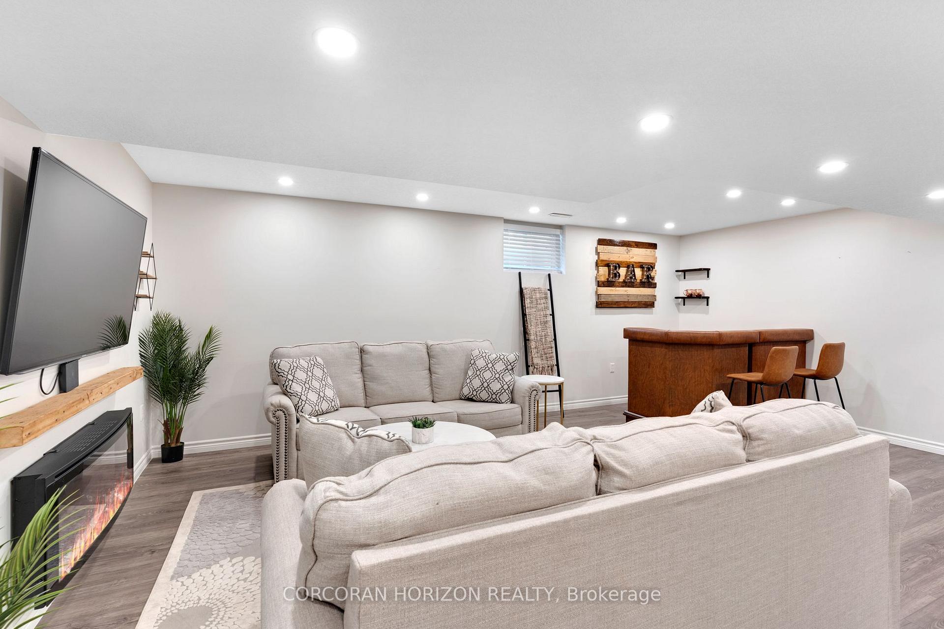 Photo 37 of 135 Broadoaks Drive, Cambridge, Little's Corners — HOMEH