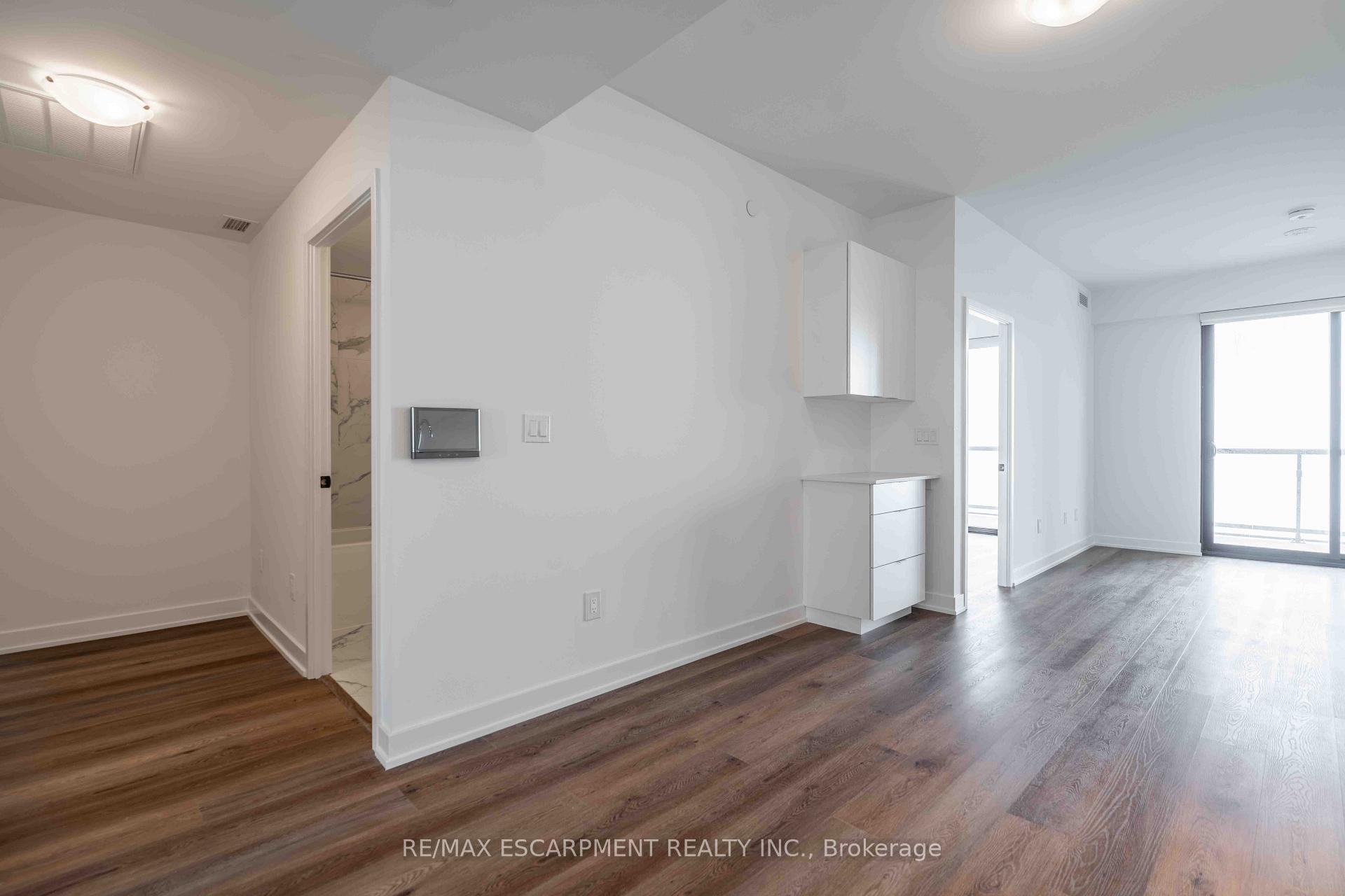 Photo 4 of Unit 707, 2075 Lakeshore Road, Burlington, Brant — HOMEH