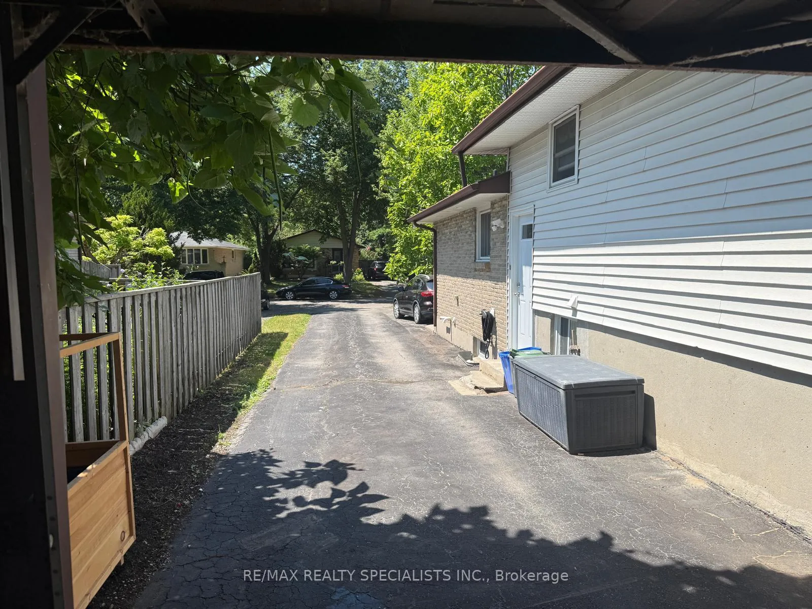 Photo 2 of 8 Kintail Crescent, London, South Y — HOMEH