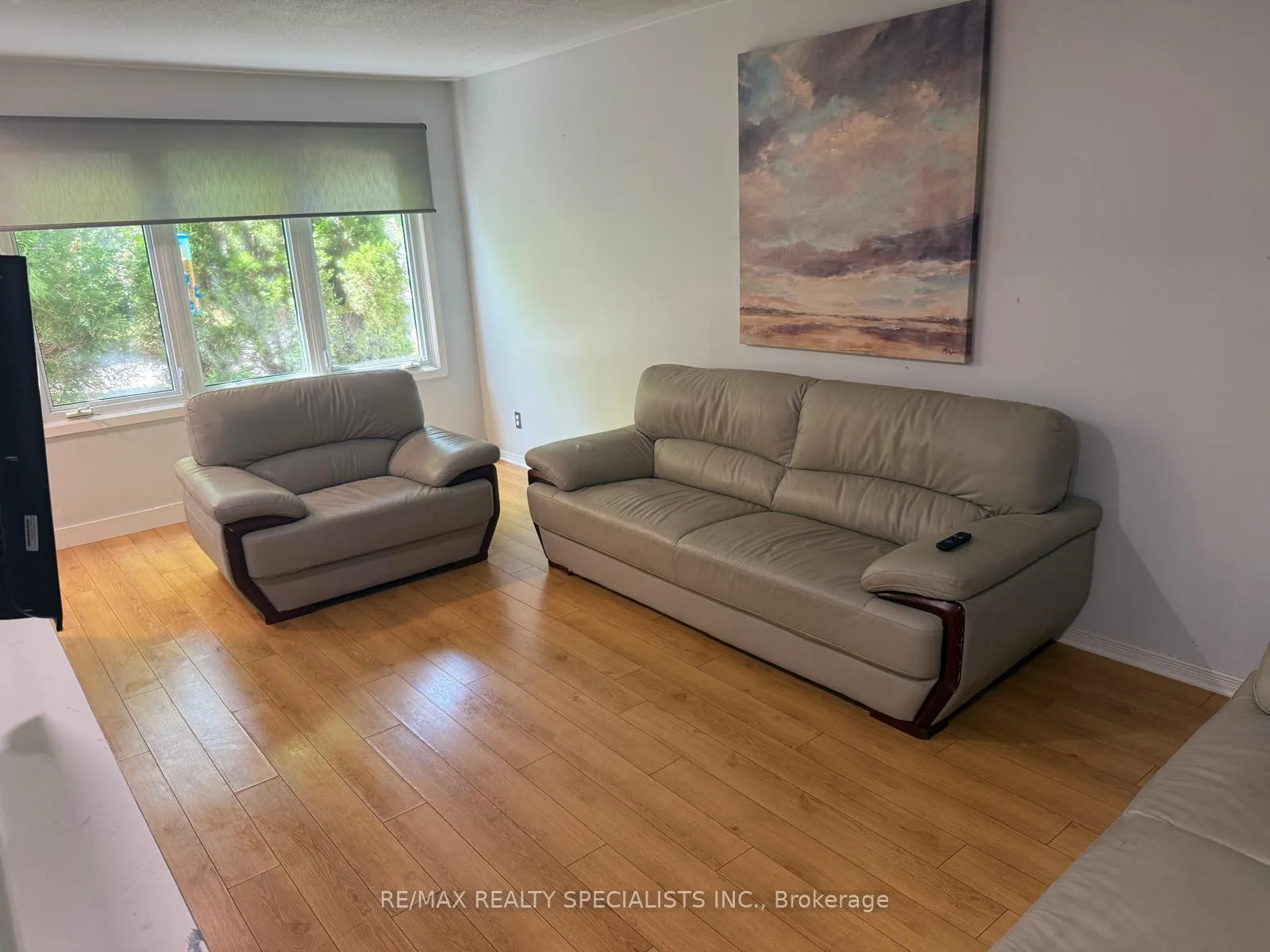 Photo 4 of 8 Kintail Crescent, London, South Y — HOMEH