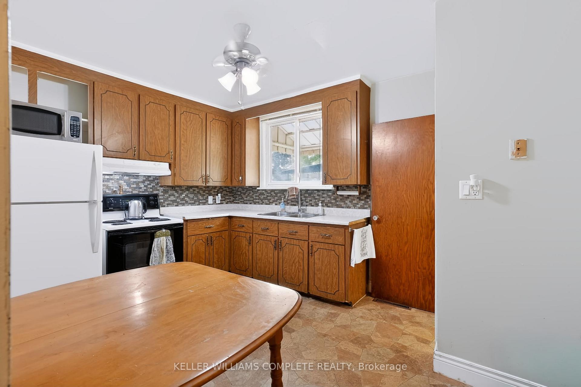 Photo 10 of 6 Seven Oaks Drive, Hamilton, Hill Park — HOMEH