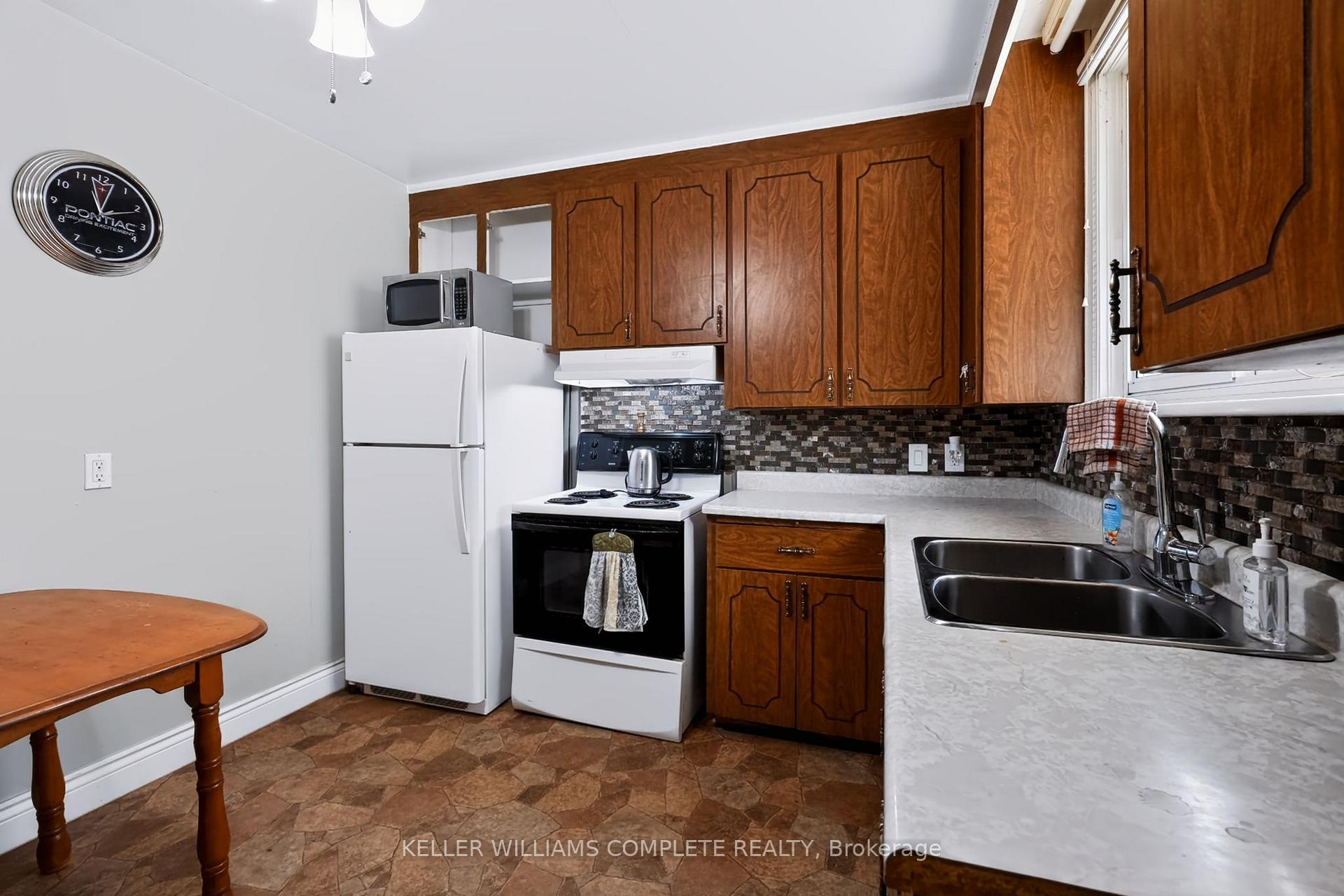 Photo 11 of 6 Seven Oaks Drive, Hamilton, Hill Park — HOMEH