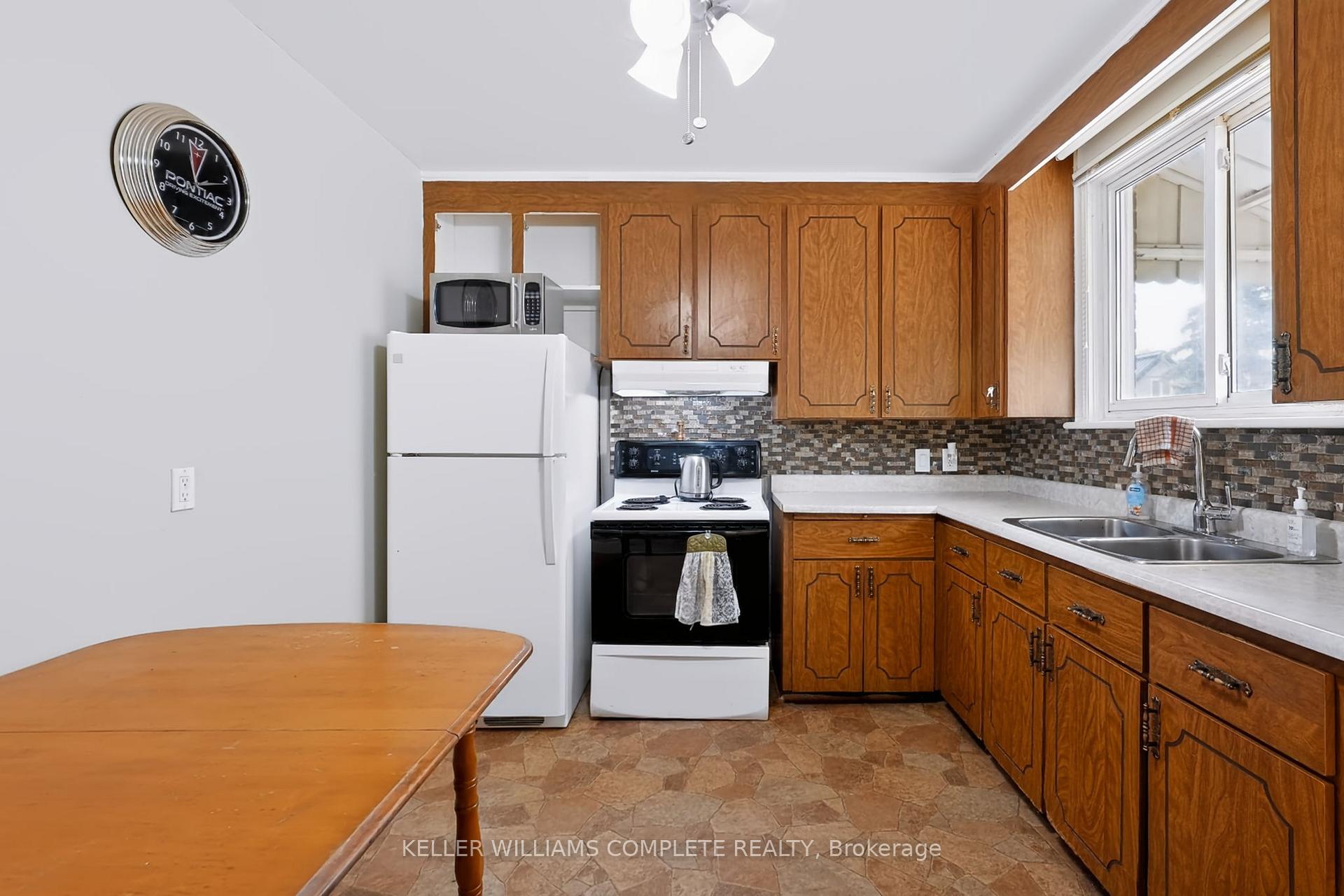 Photo 12 of 6 Seven Oaks Drive, Hamilton, Hill Park — HOMEH