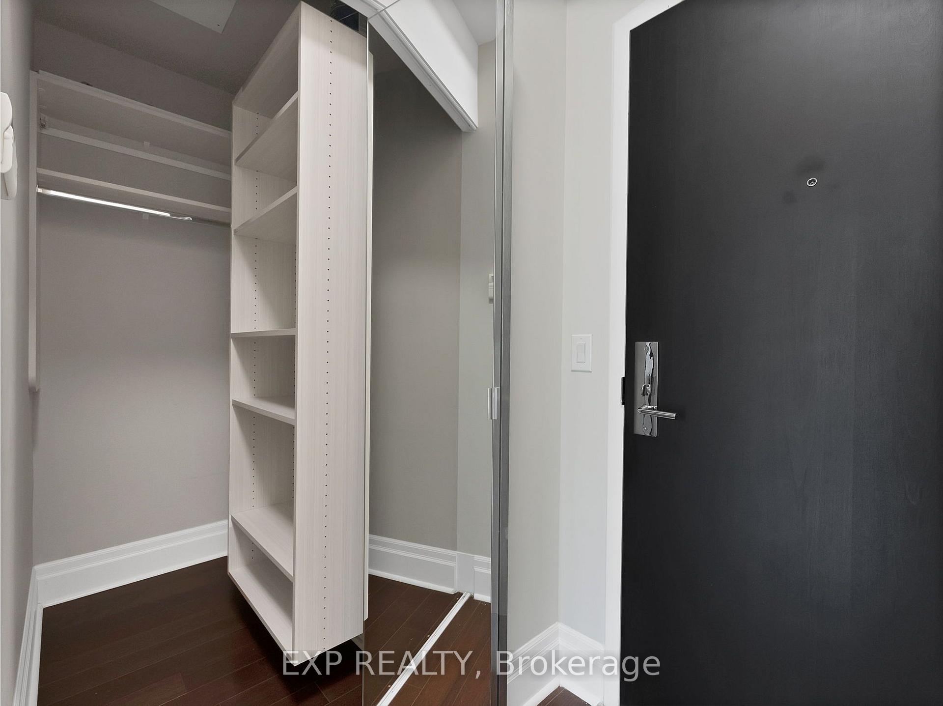 Photo 3 of Unit 1004, 131 Upper Duke Crescent, Markham, Unionville — HOMEH