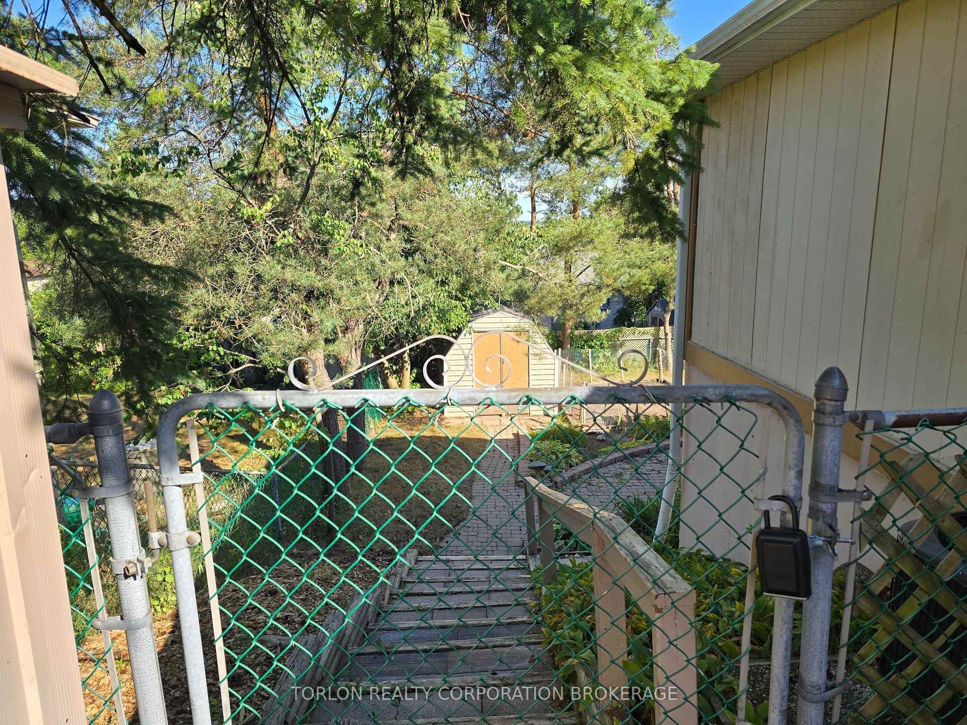 Photo 2 of Unit Basement, 33 Browning Trail, Barrie, Letitia Heights — HOMEH