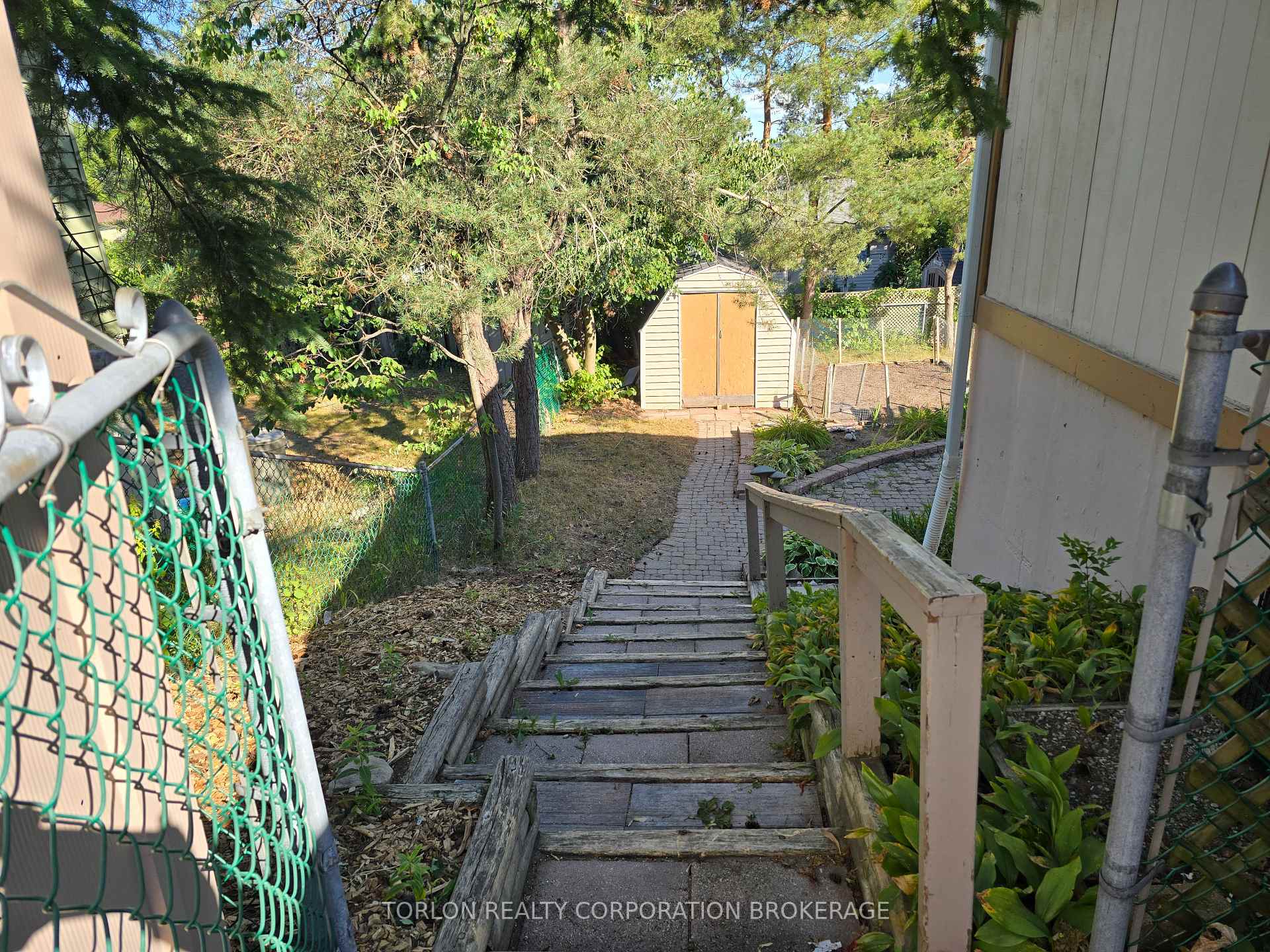 Photo 3 of Unit Basement, 33 Browning Trail, Barrie, Letitia Heights — HOMEH