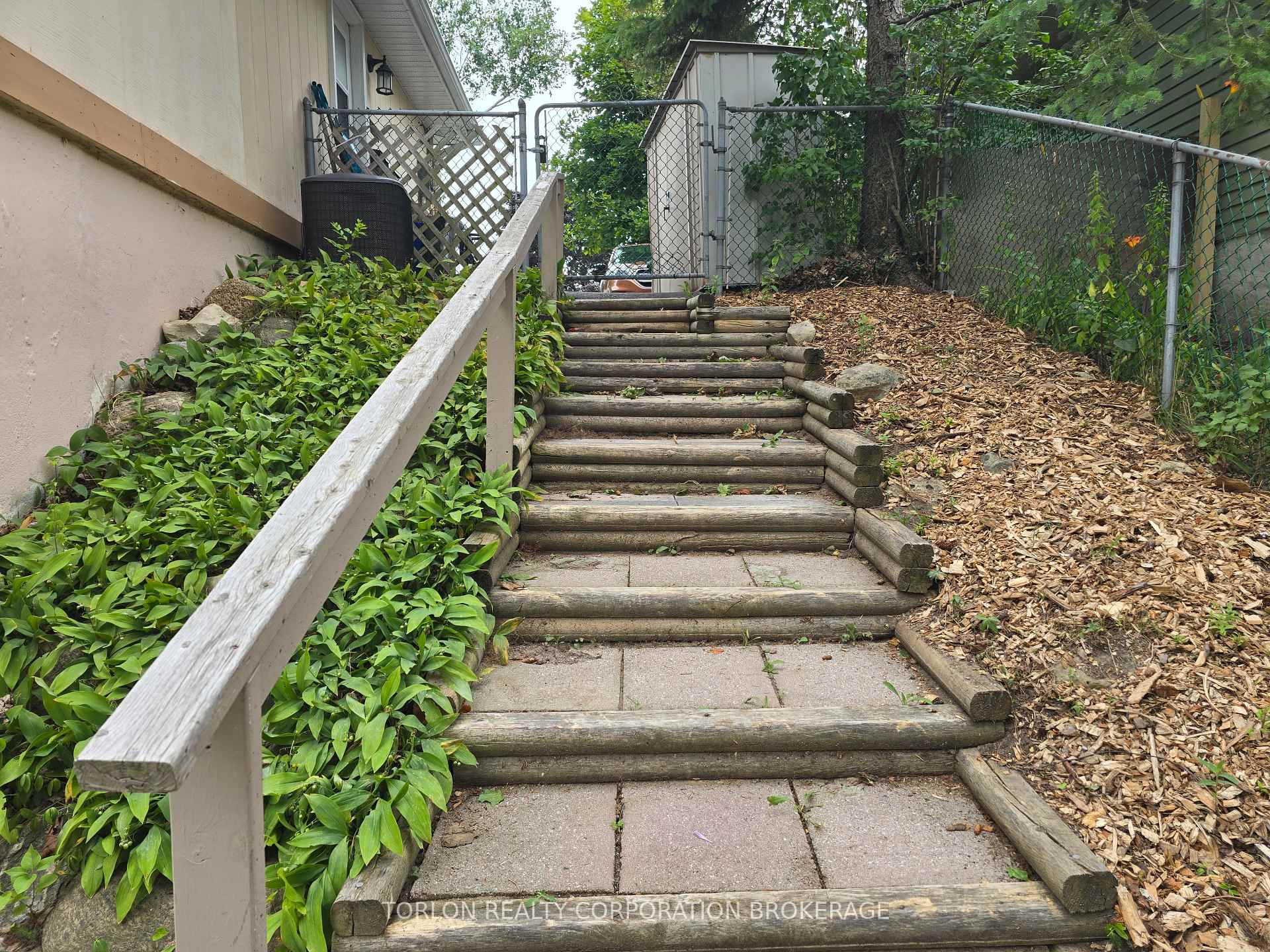 Photo 4 of Unit Basement, 33 Browning Trail, Barrie, Letitia Heights — HOMEH