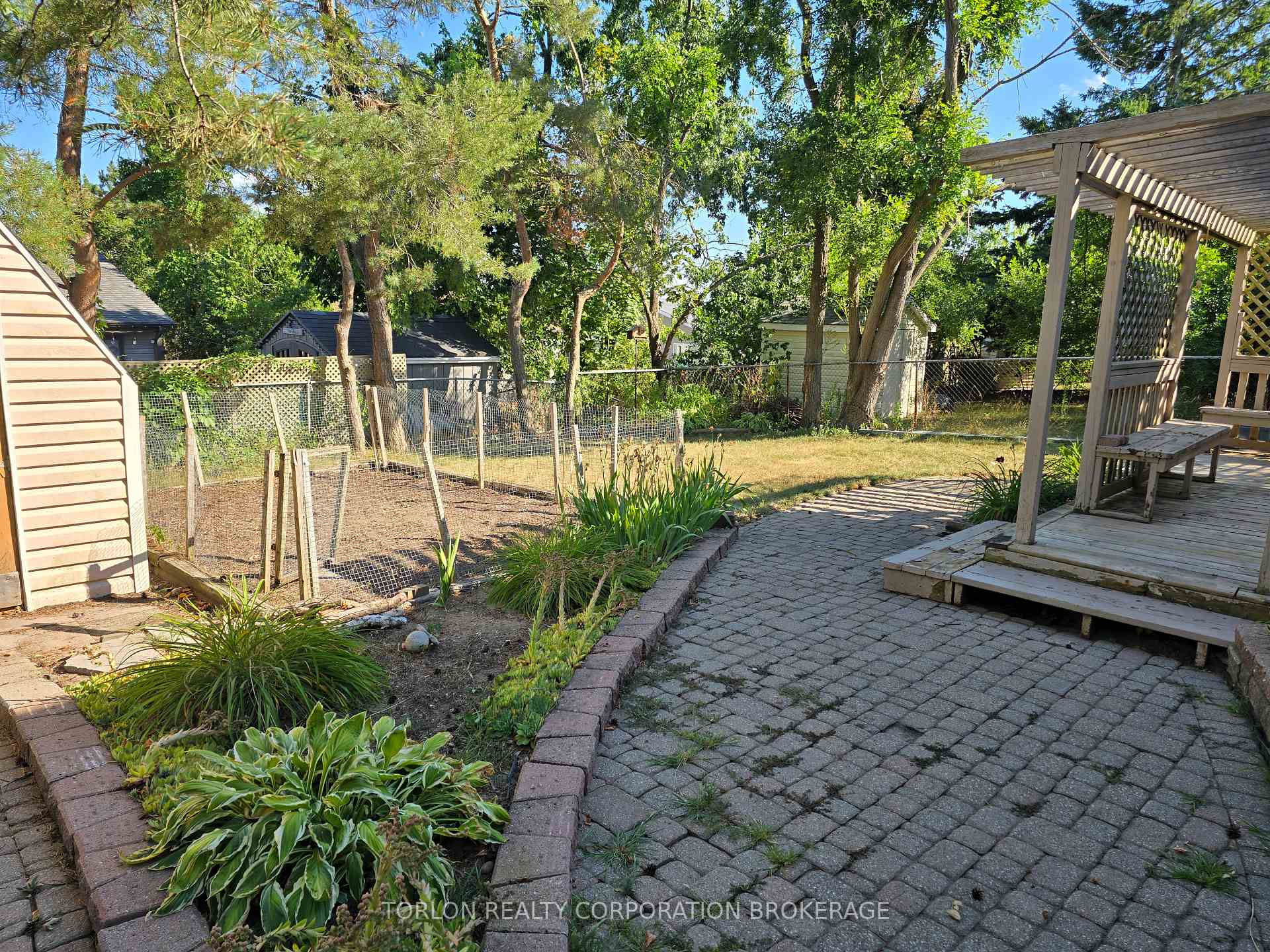 Photo 6 of Unit Basement, 33 Browning Trail, Barrie, Letitia Heights — HOMEH