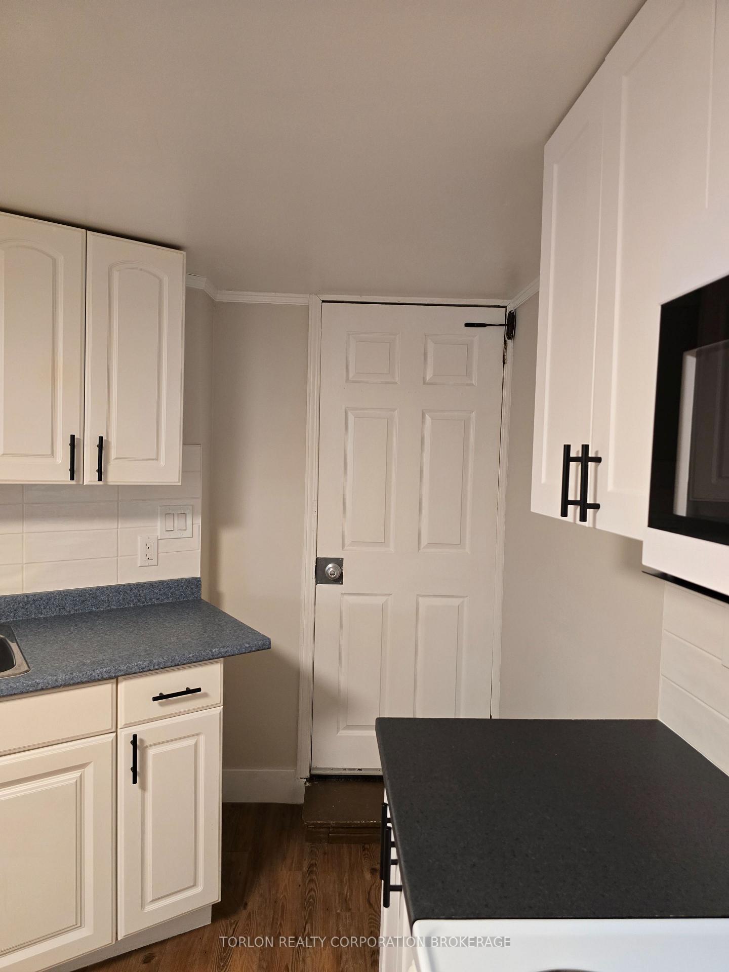 Photo 15 of Unit Basement, 33 Browning Trail, Barrie, Letitia Heights — HOMEH