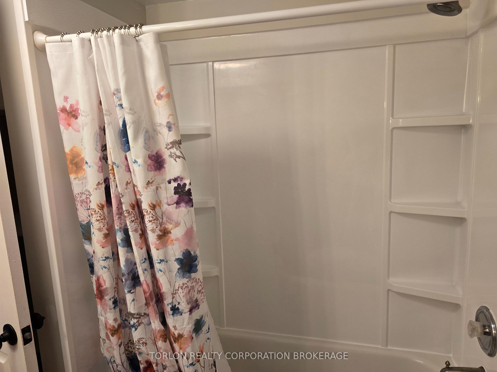 Photo 25 of Unit Basement, 33 Browning Trail, Barrie, Letitia Heights — HOMEH