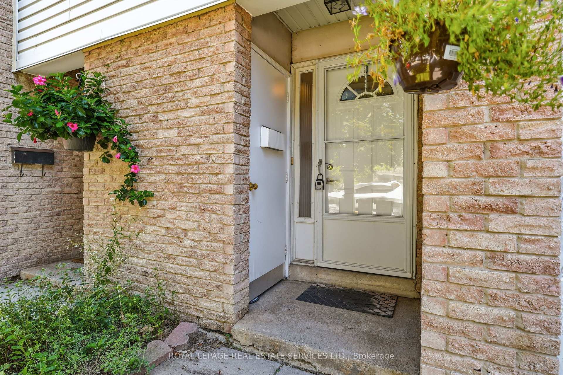 Photo 4 of Unit 146, 2440 Bromsgrove Road, Mississauga, Clarkson — HOMEH