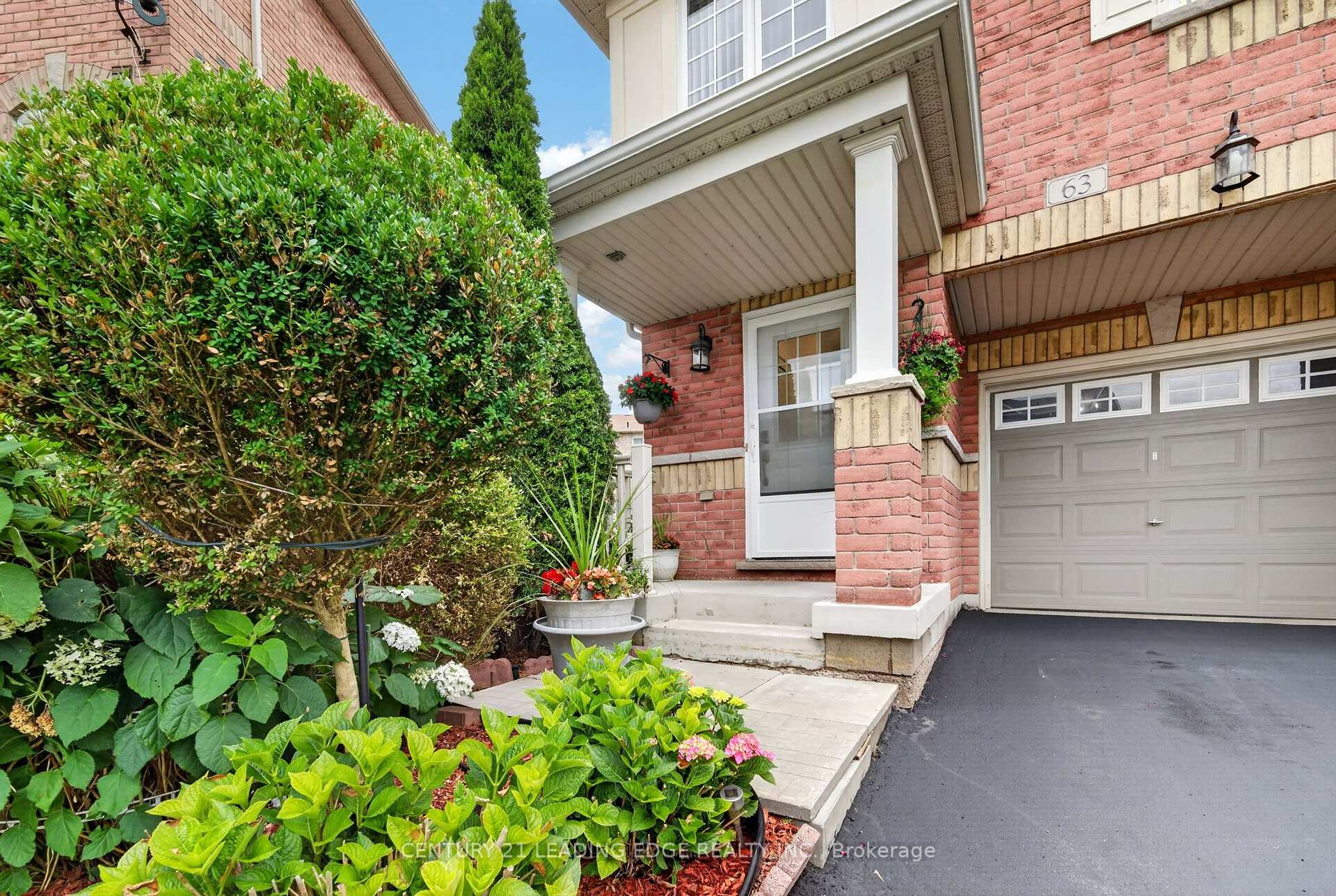 Photo 3 of 63 Wilkes Crescent, Scarborough, Clairlea-Birchmount — HOMEH