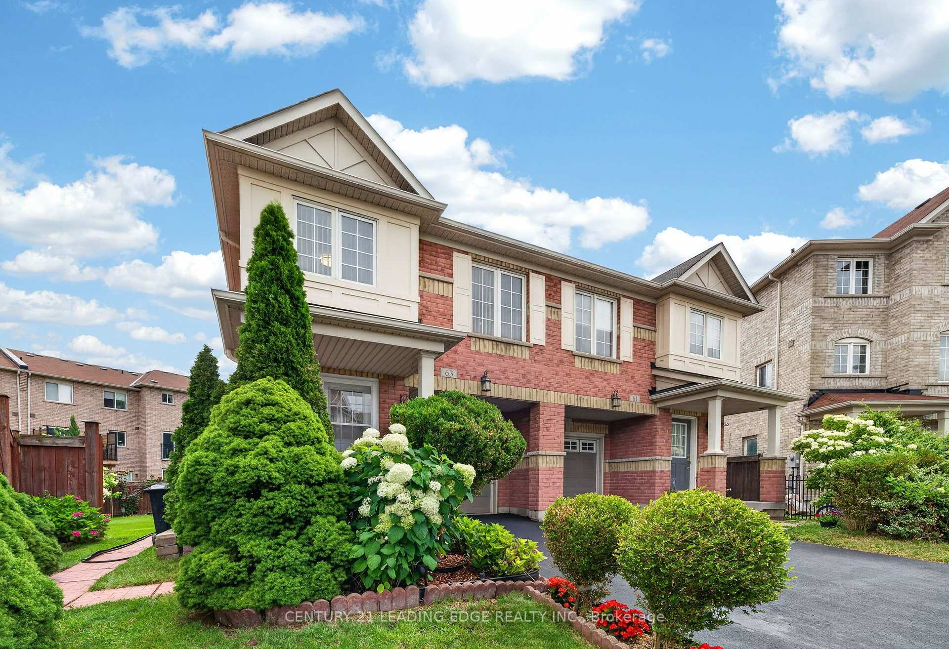 Photo 5 of 63 Wilkes Crescent, Scarborough, Clairlea-Birchmount — HOMEH