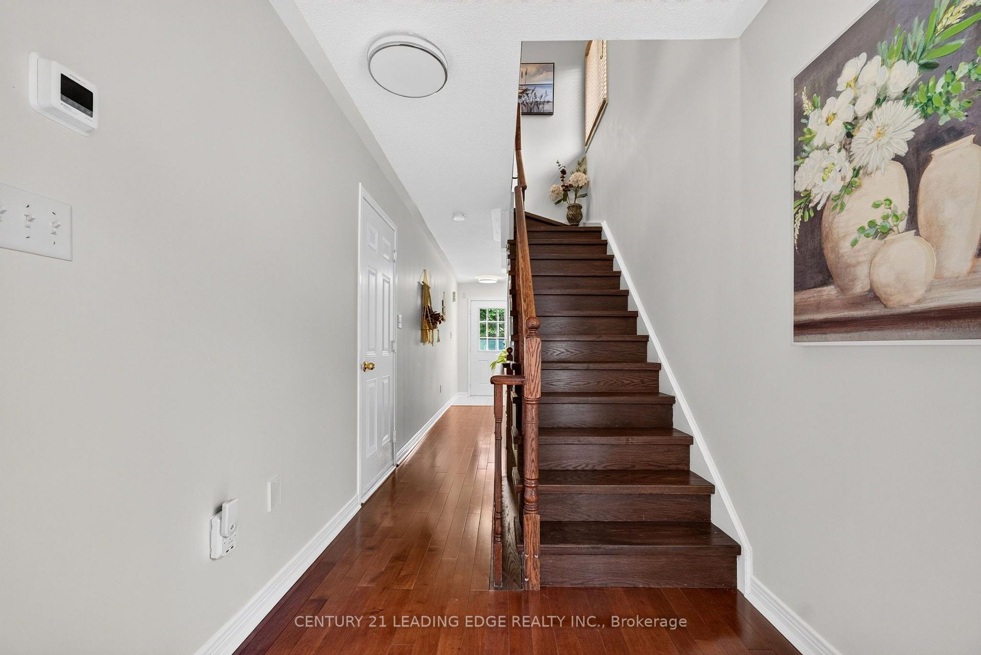 Photo 7 of 63 Wilkes Crescent, Scarborough, Clairlea-Birchmount — HOMEH