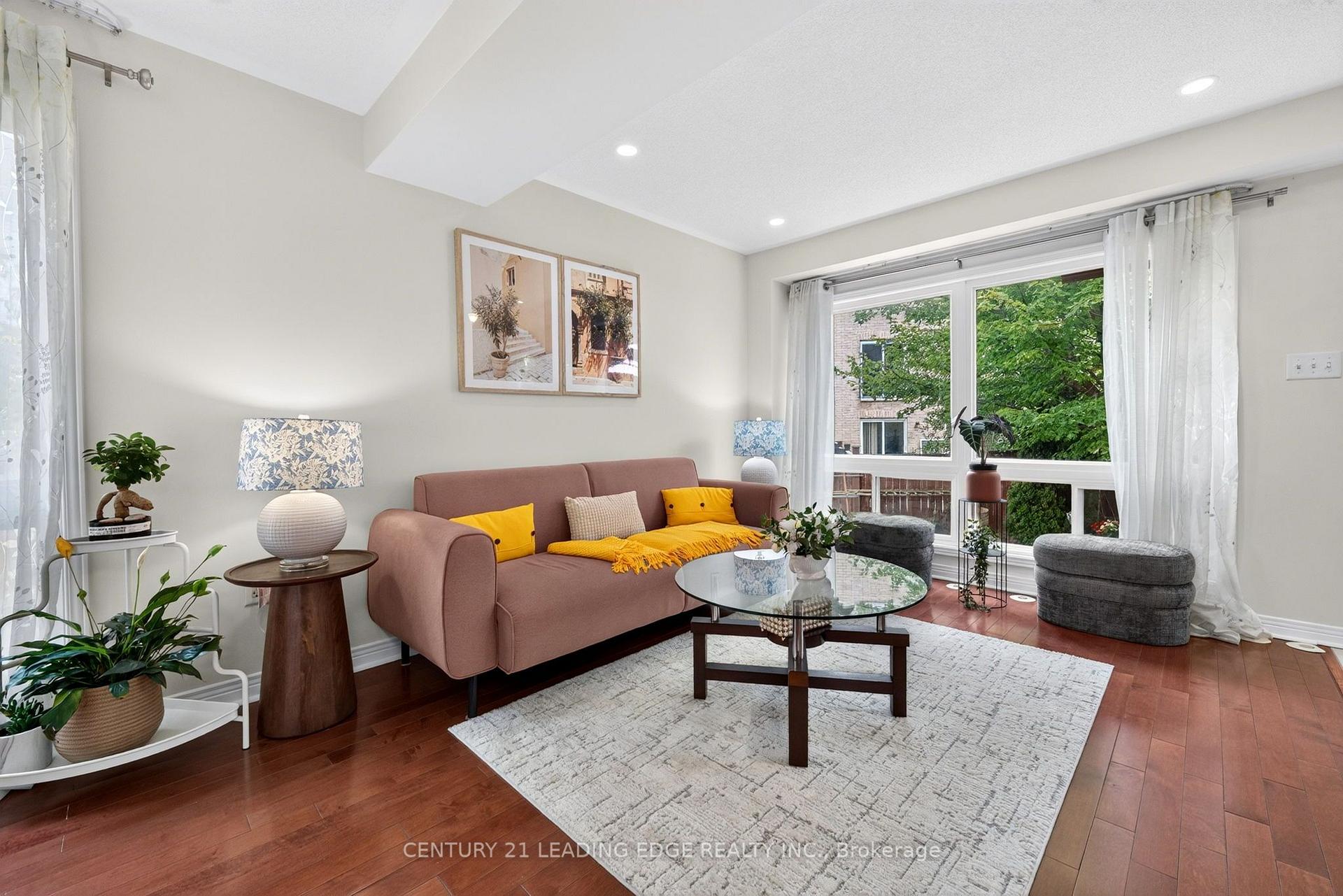 Photo 9 of 63 Wilkes Crescent, Scarborough, Clairlea-Birchmount — HOMEH