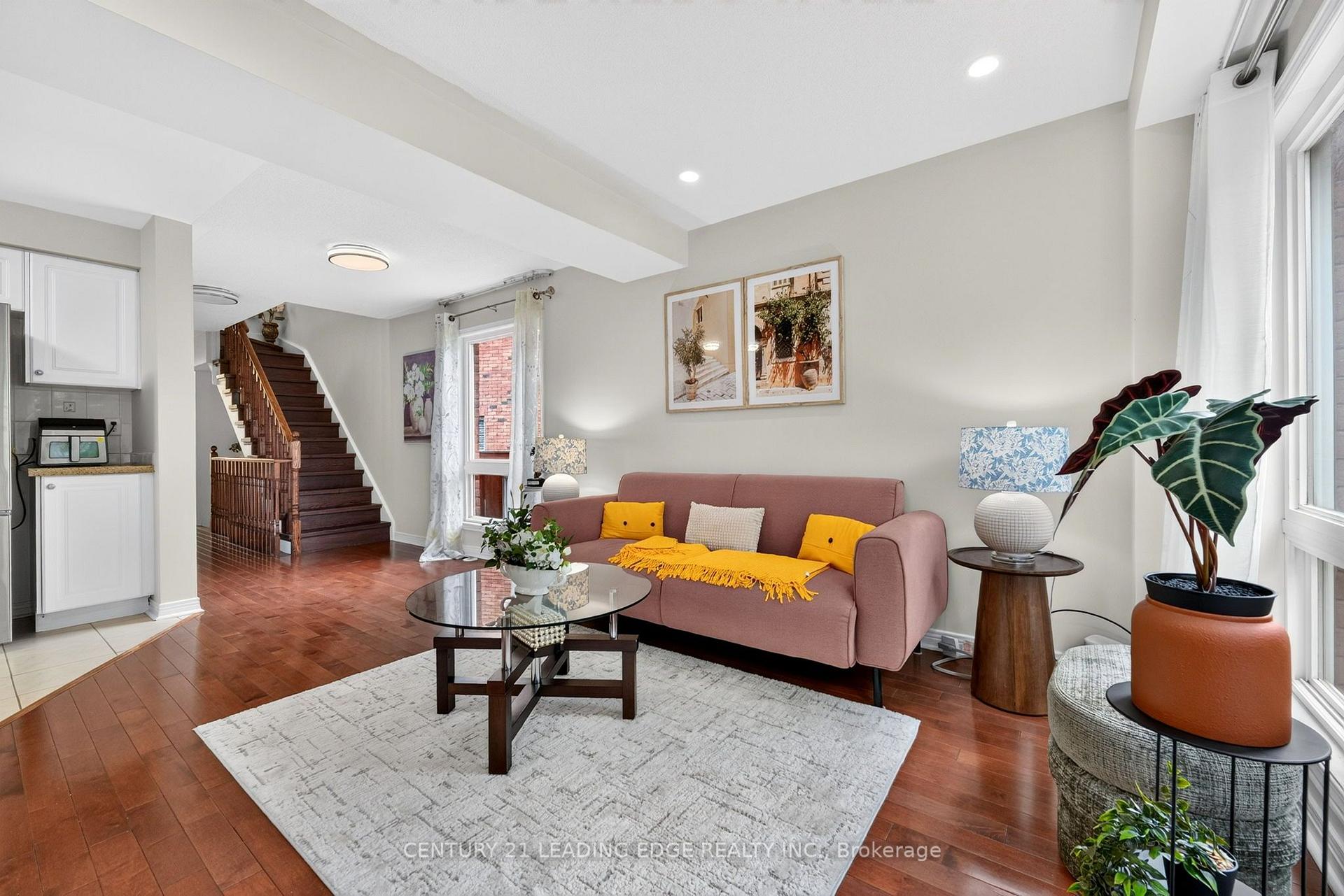 Photo 12 of 63 Wilkes Crescent, Scarborough, Clairlea-Birchmount — HOMEH