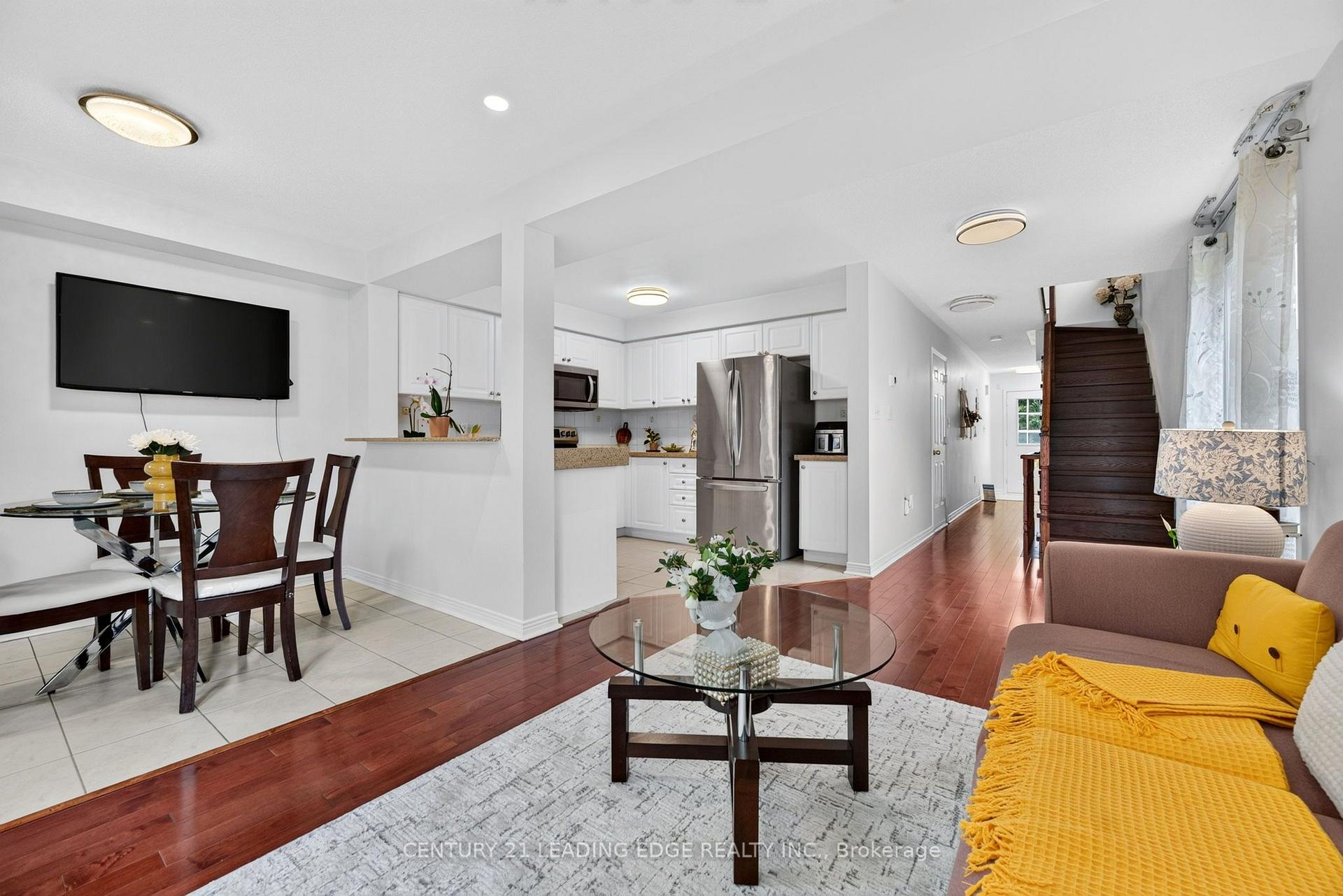 Photo 13 of 63 Wilkes Crescent, Scarborough, Clairlea-Birchmount — HOMEH