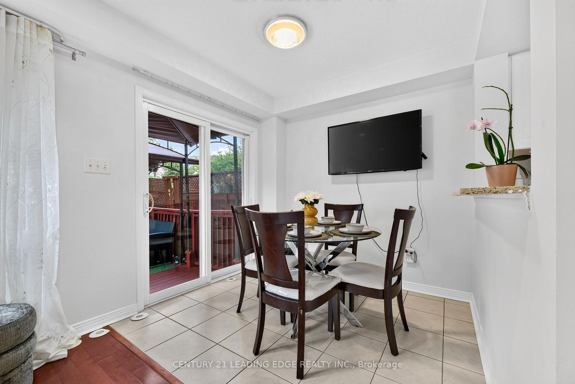 Photo 15 of 63 Wilkes Crescent, Scarborough, Clairlea-Birchmount — HOMEH