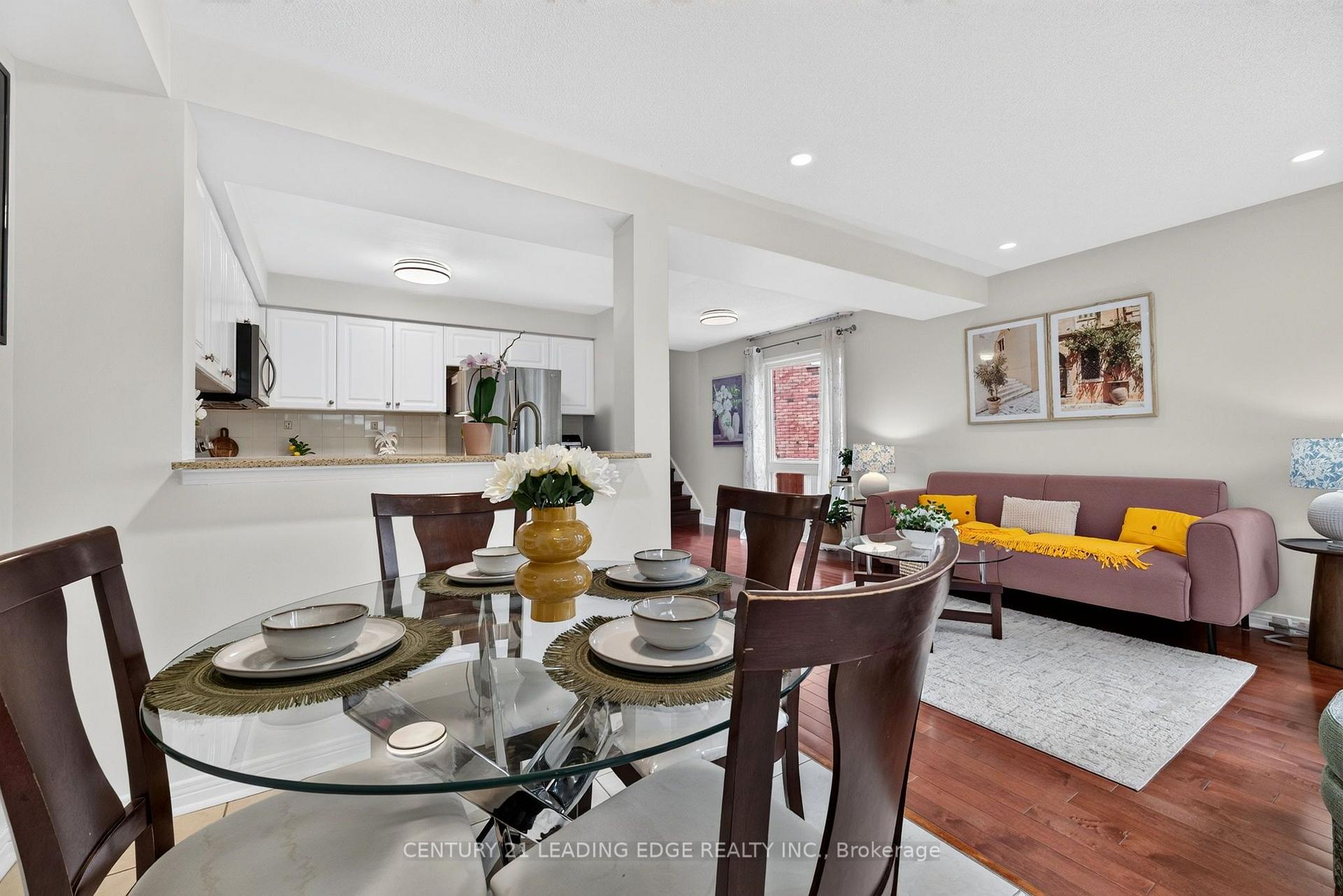 Photo 16 of 63 Wilkes Crescent, Scarborough, Clairlea-Birchmount — HOMEH