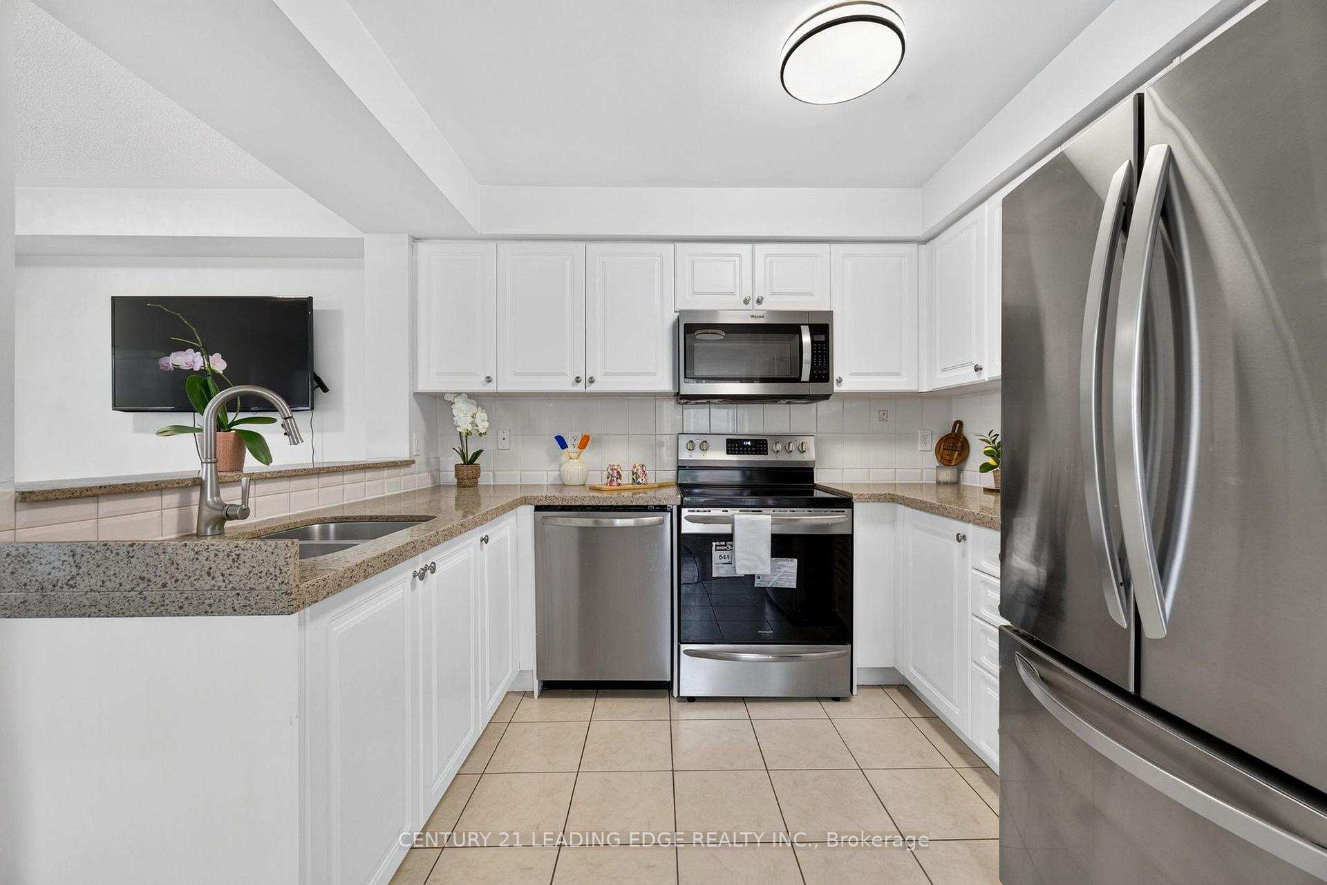 Photo 18 of 63 Wilkes Crescent, Scarborough, Clairlea-Birchmount — HOMEH