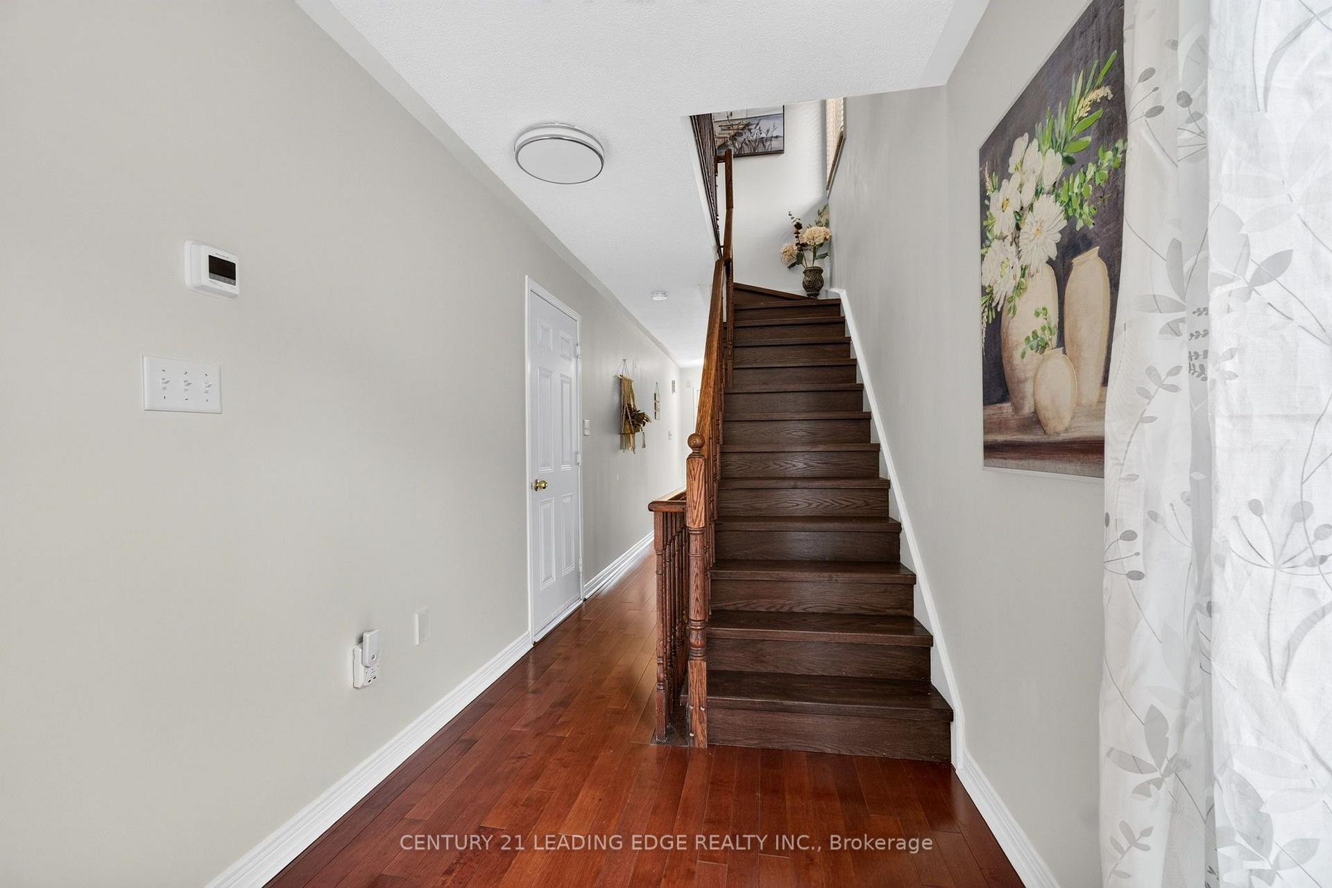 Photo 20 of 63 Wilkes Crescent, Scarborough, Clairlea-Birchmount — HOMEH