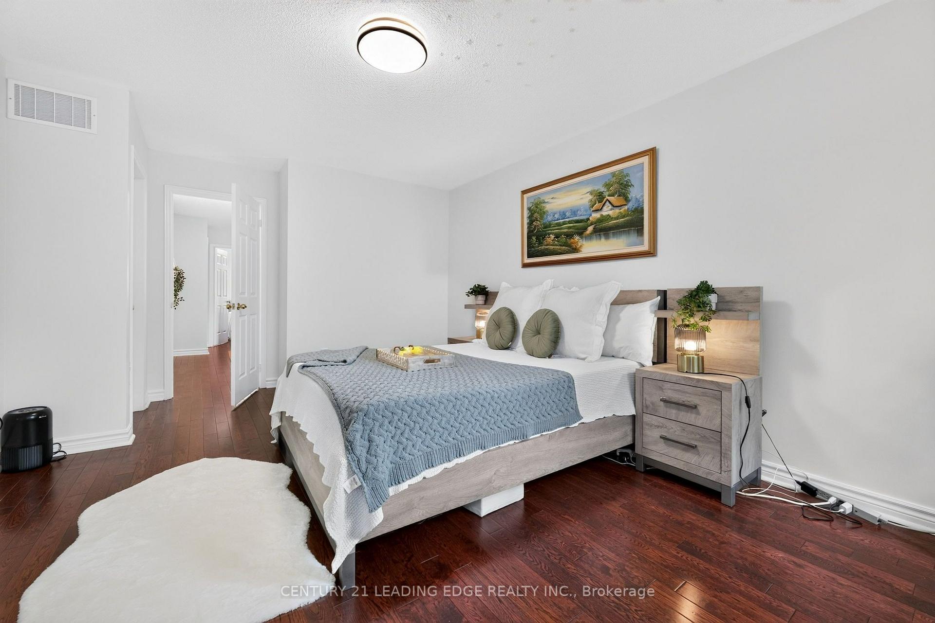 Photo 23 of 63 Wilkes Crescent, Scarborough, Clairlea-Birchmount — HOMEH