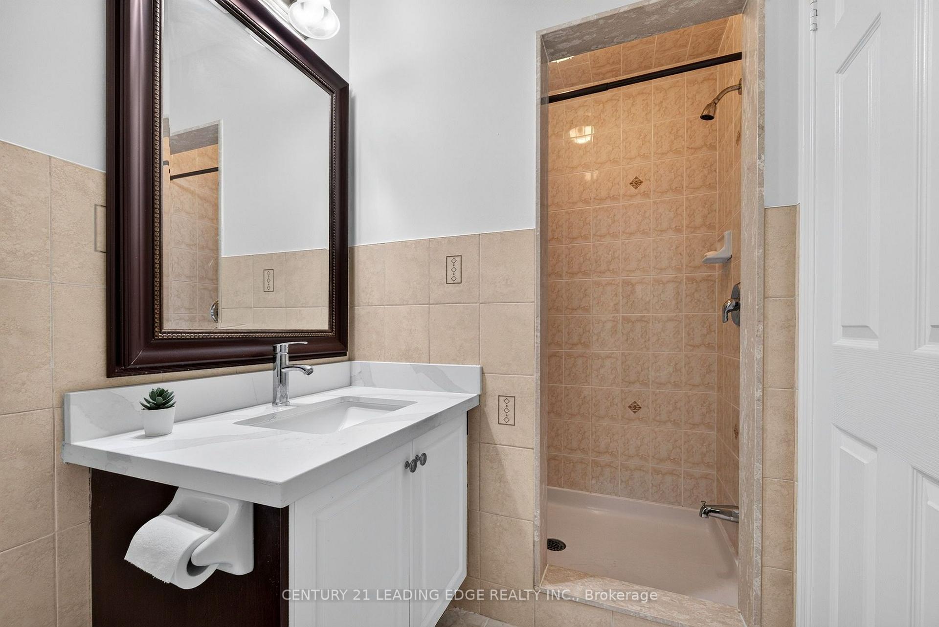 Photo 26 of 63 Wilkes Crescent, Scarborough, Clairlea-Birchmount — HOMEH