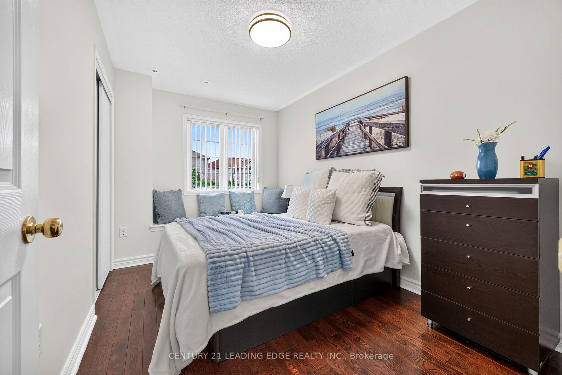 Photo 29 of 63 Wilkes Crescent, Scarborough, Clairlea-Birchmount — HOMEH