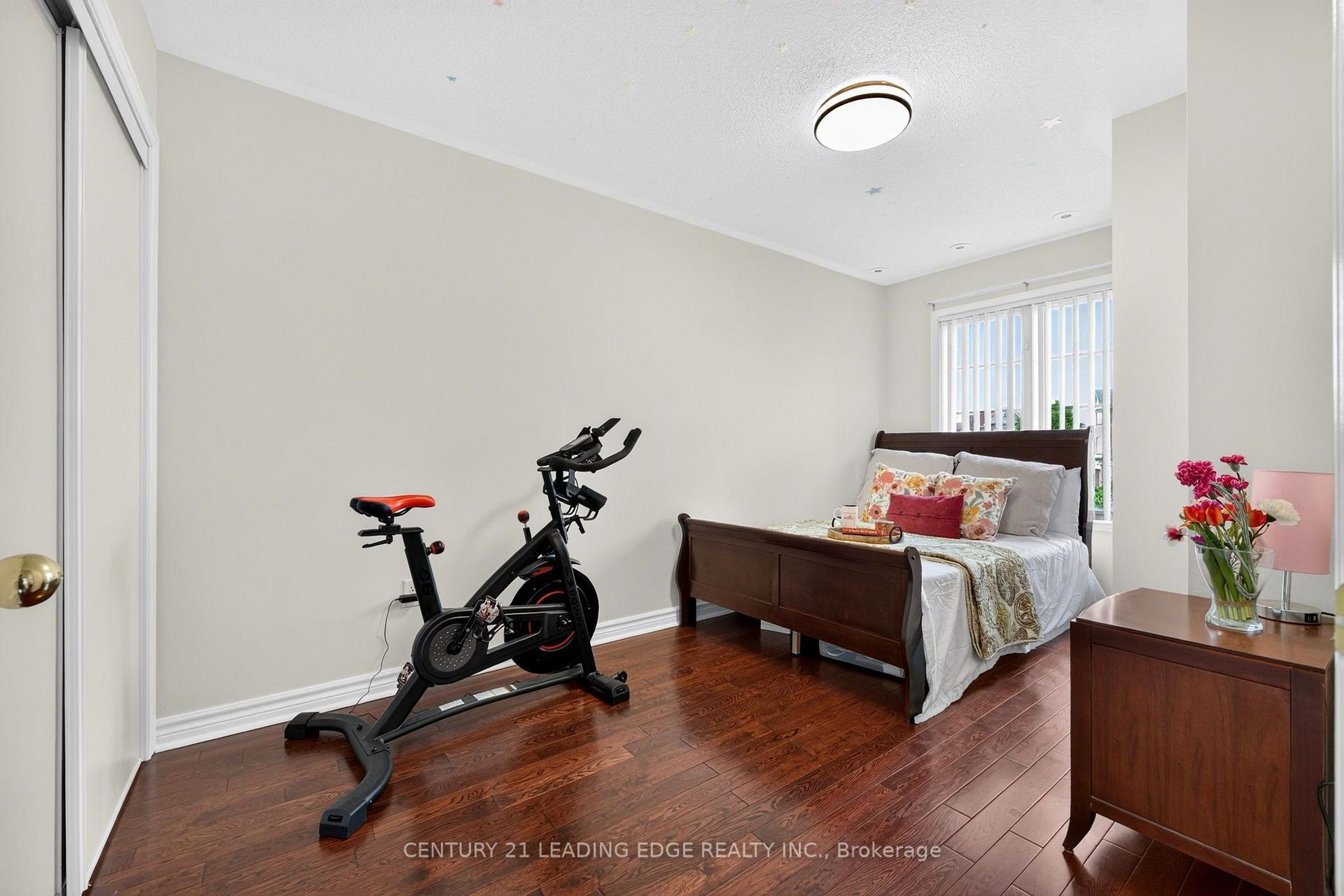 Photo 31 of 63 Wilkes Crescent, Scarborough, Clairlea-Birchmount — HOMEH