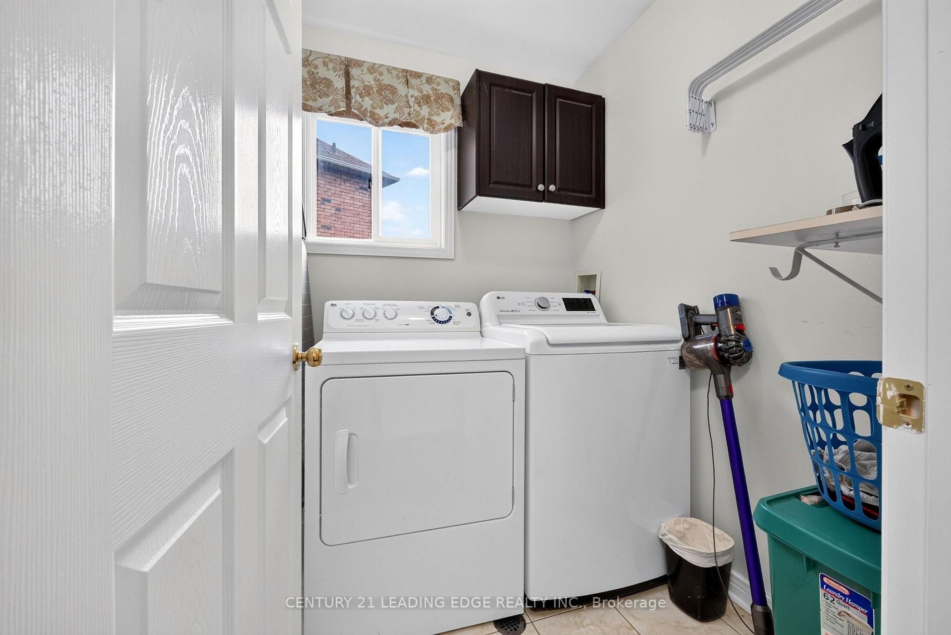 Photo 33 of 63 Wilkes Crescent, Scarborough, Clairlea-Birchmount — HOMEH
