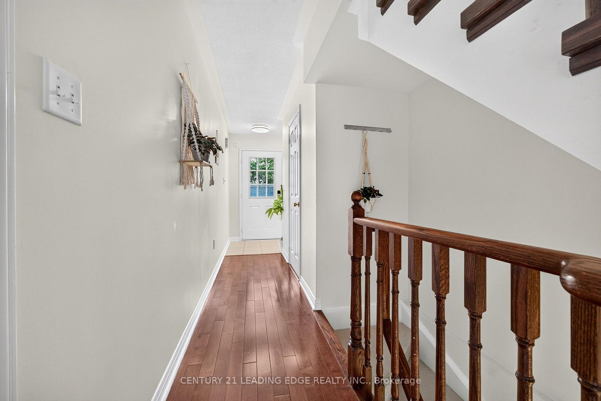 Photo 35 of 63 Wilkes Crescent, Scarborough, Clairlea-Birchmount — HOMEH