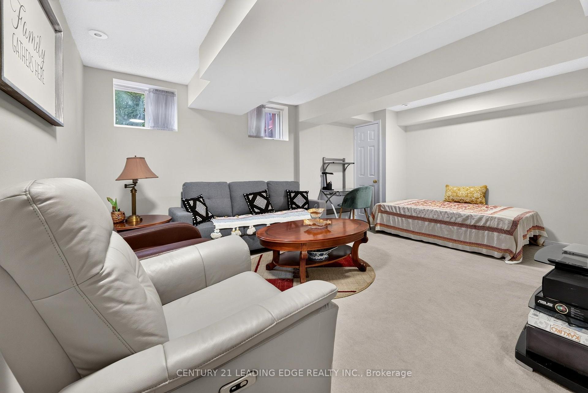 Photo 37 of 63 Wilkes Crescent, Scarborough, Clairlea-Birchmount — HOMEH