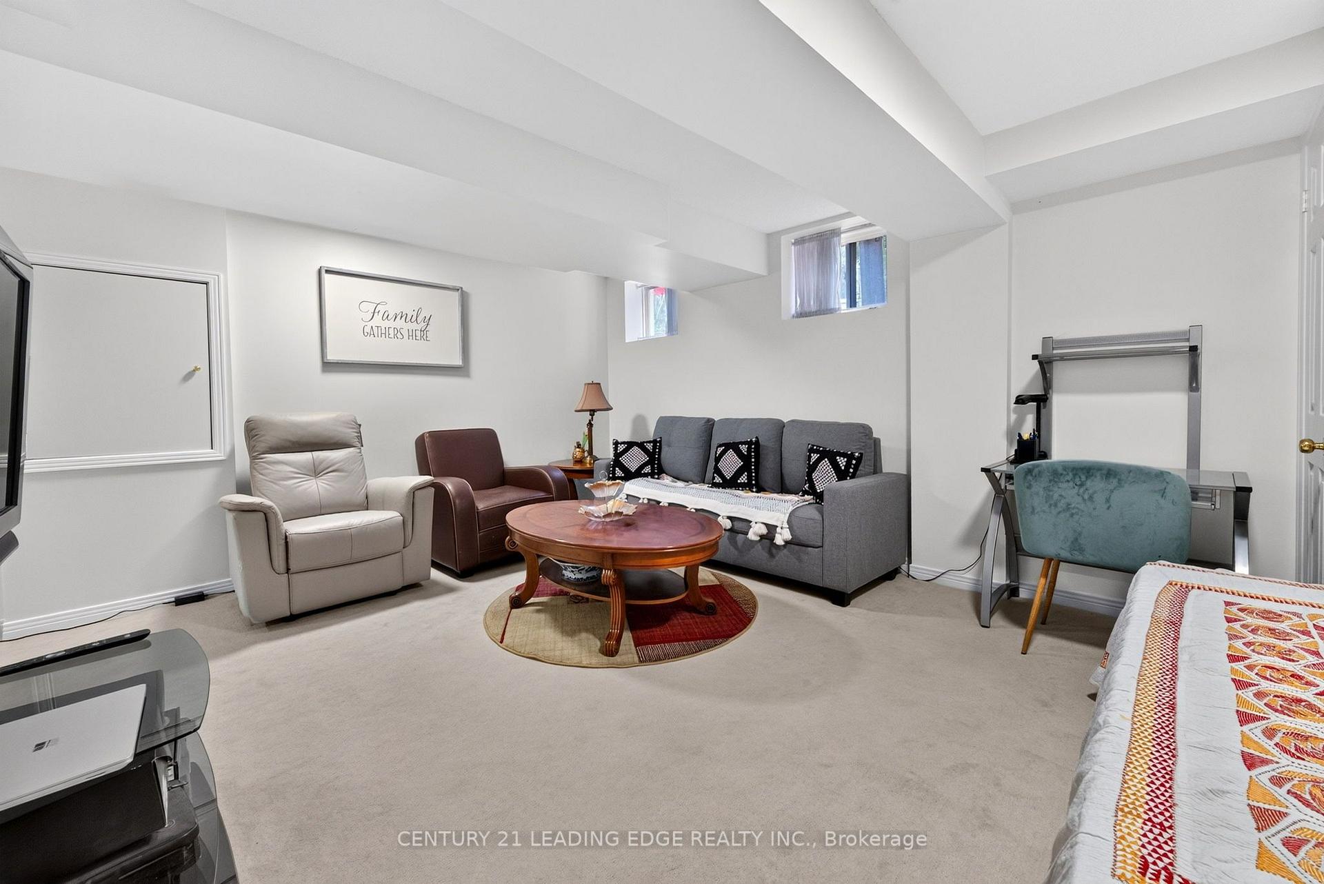 Photo 38 of 63 Wilkes Crescent, Scarborough, Clairlea-Birchmount — HOMEH