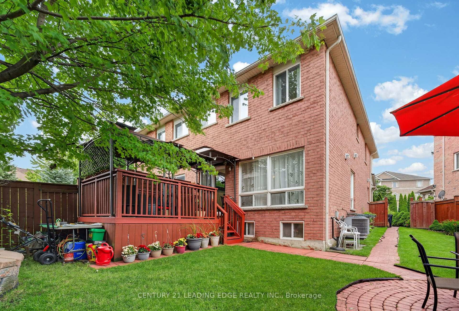 Photo 43 of 63 Wilkes Crescent, Scarborough, Clairlea-Birchmount — HOMEH