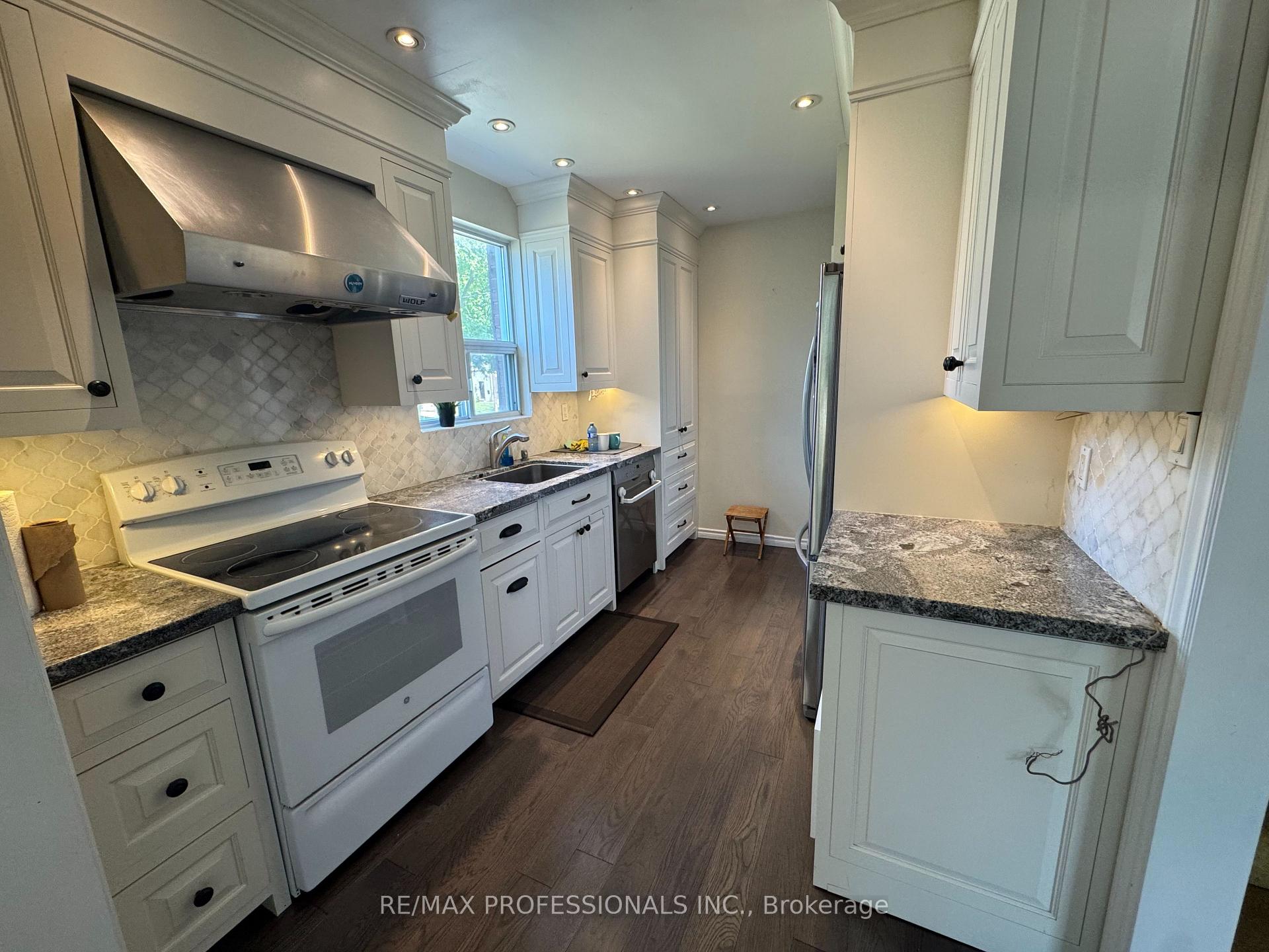 Photo 6 of Unit Main, 145 Yorkview Drive, Etobicoke, Stonegate-Queensway — HOMEH