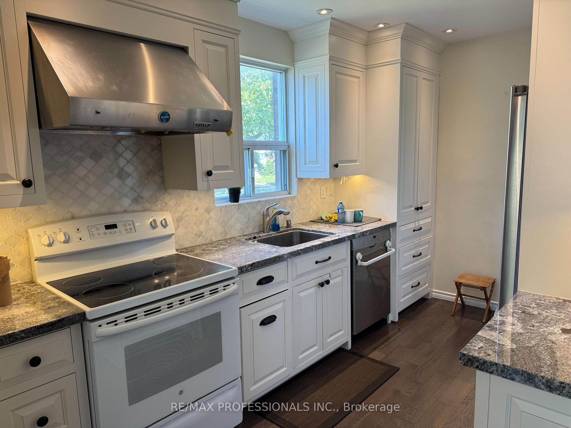 Photo 8 of Unit Main, 145 Yorkview Drive, Etobicoke, Stonegate-Queensway — HOMEH