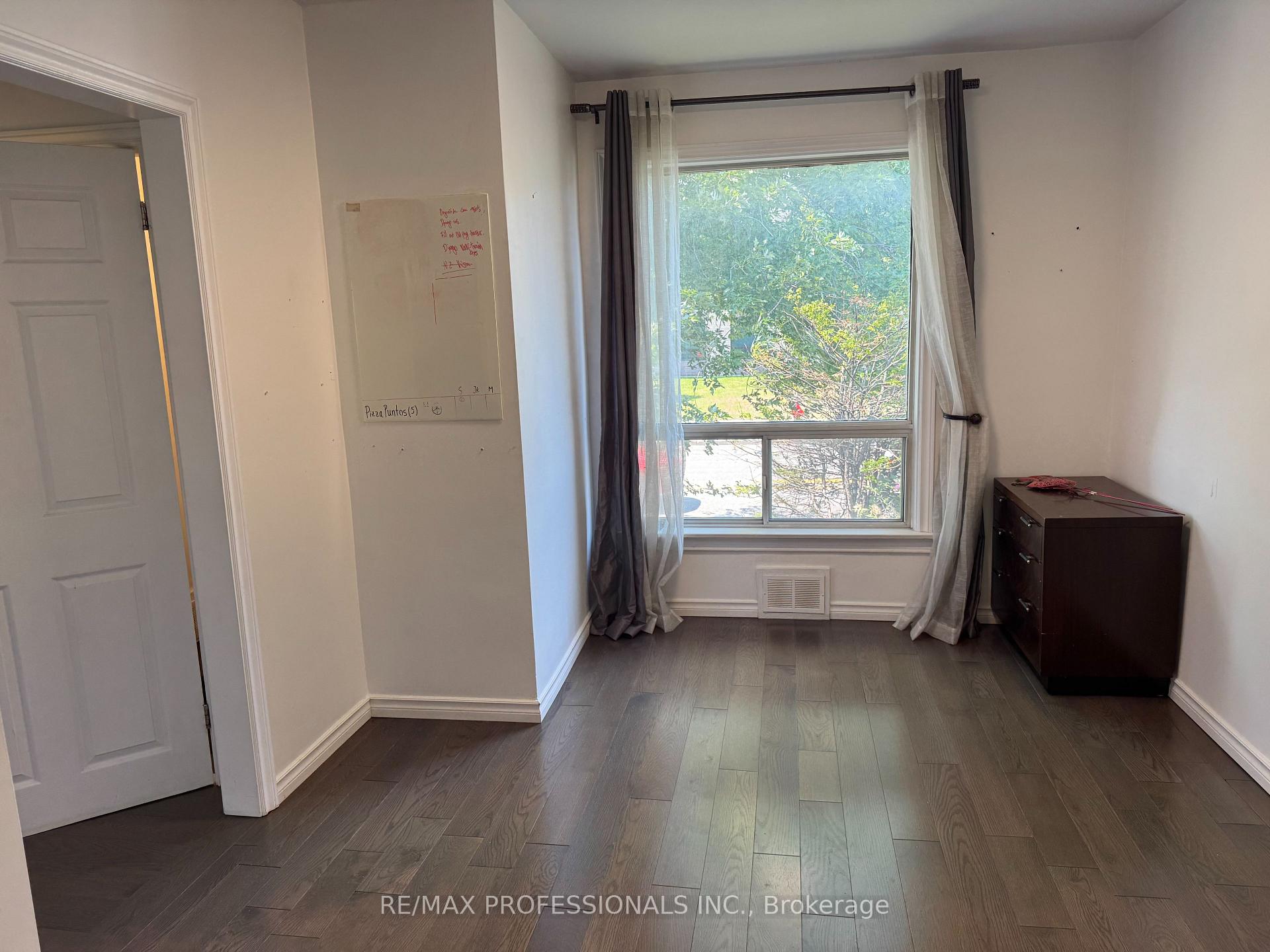 Photo 10 of Unit Main, 145 Yorkview Drive, Etobicoke, Stonegate-Queensway — HOMEH