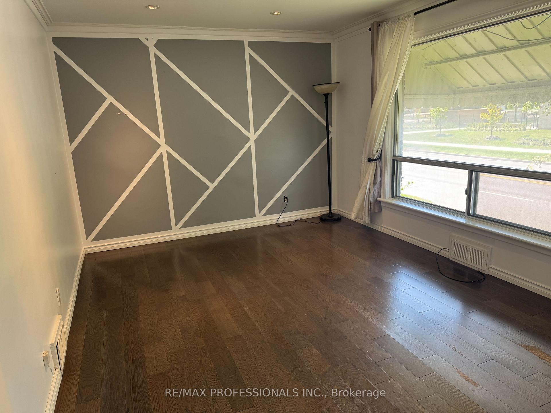 Photo 13 of Unit Main, 145 Yorkview Drive, Etobicoke, Stonegate-Queensway — HOMEH