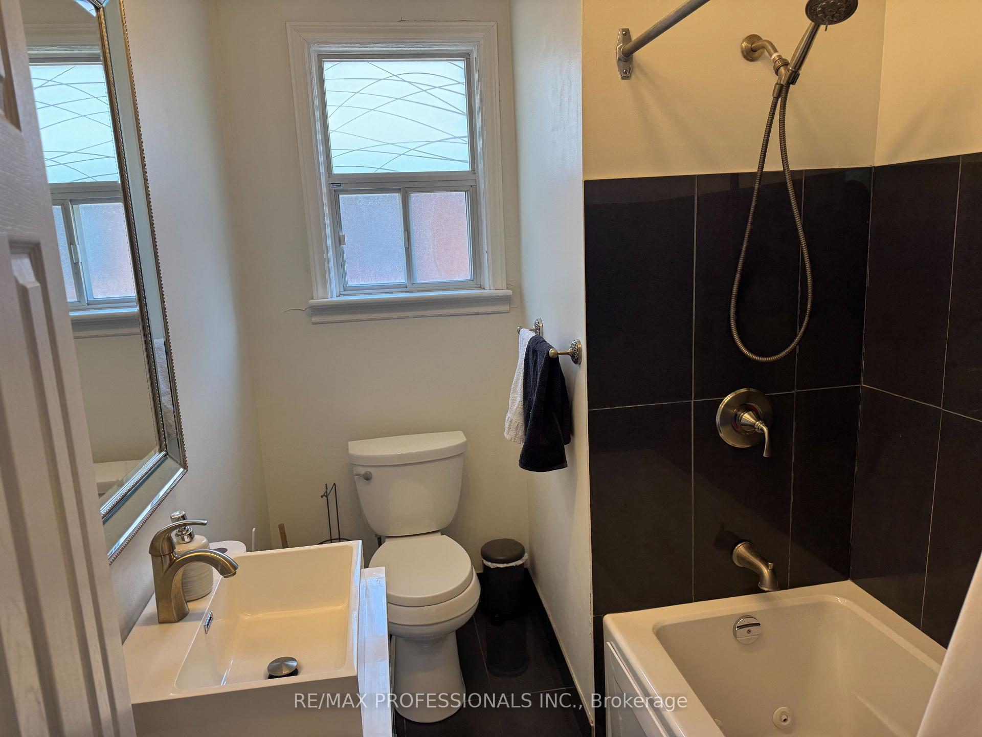 Photo 17 of Unit Main, 145 Yorkview Drive, Etobicoke, Stonegate-Queensway — HOMEH