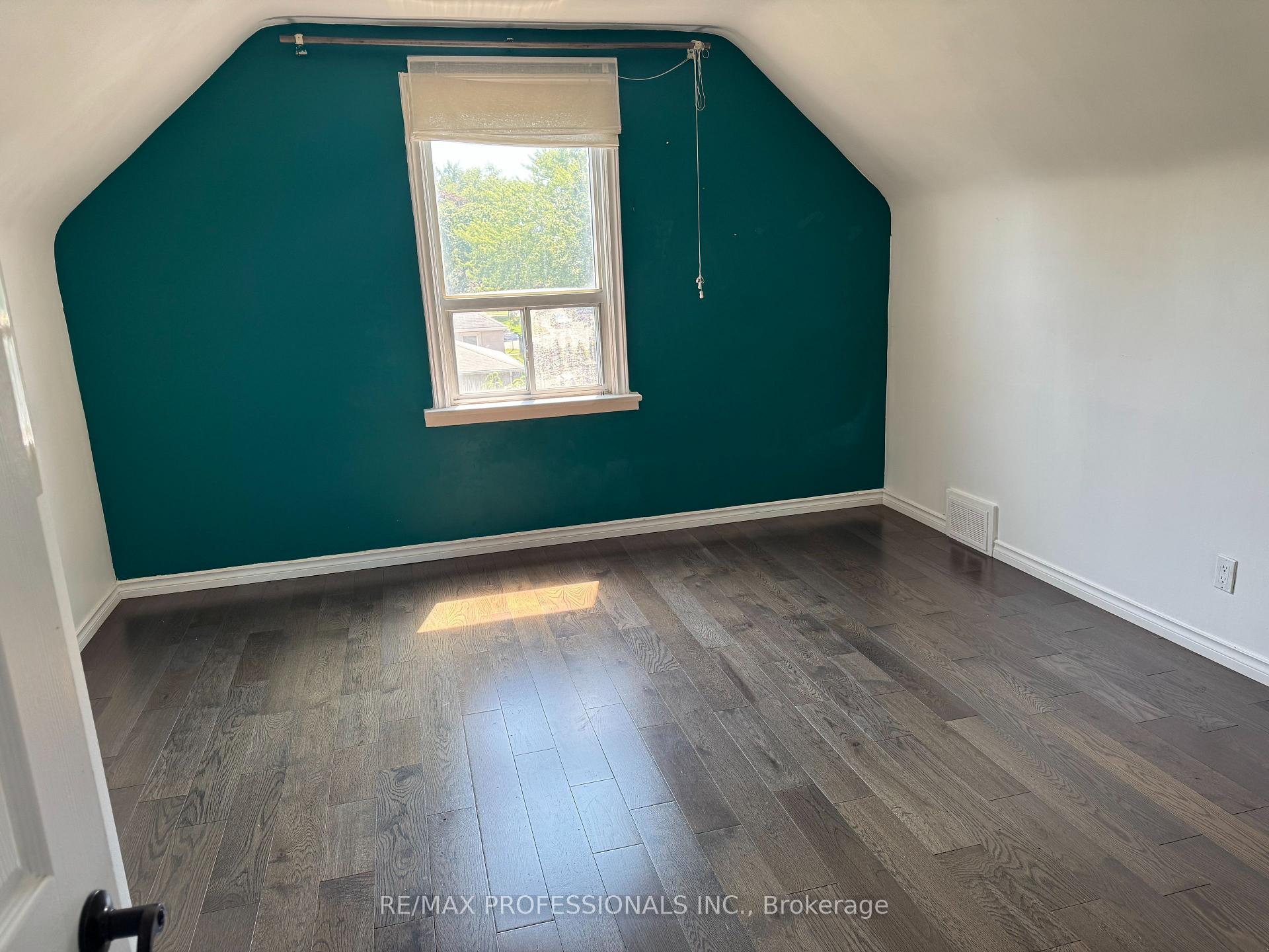 Photo 19 of Unit Main, 145 Yorkview Drive, Etobicoke, Stonegate-Queensway — HOMEH