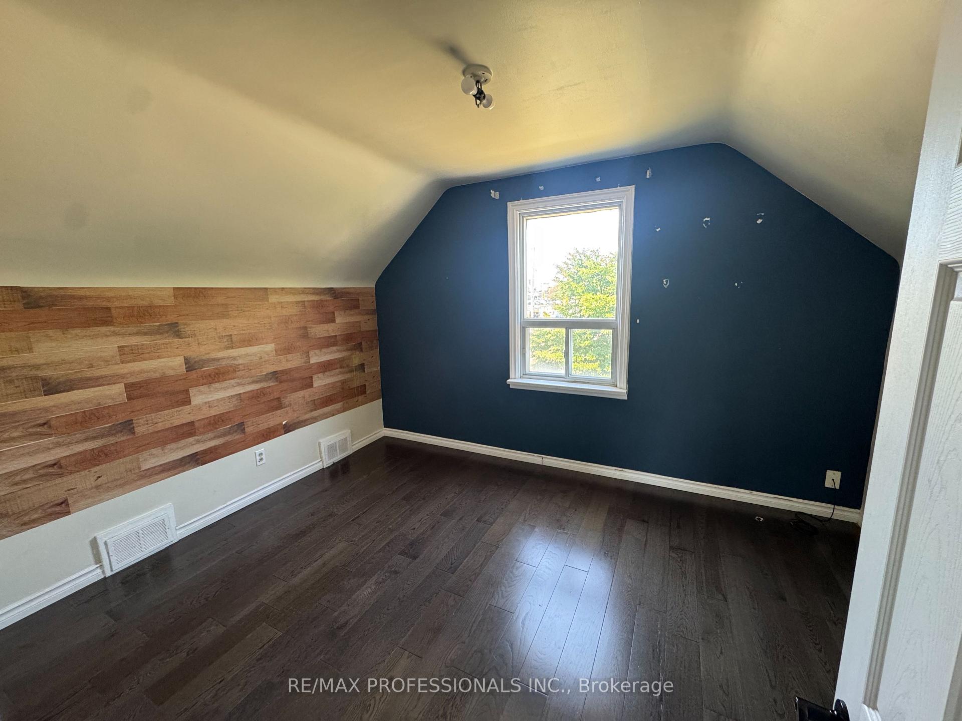 Photo 21 of Unit Main, 145 Yorkview Drive, Etobicoke, Stonegate-Queensway — HOMEH