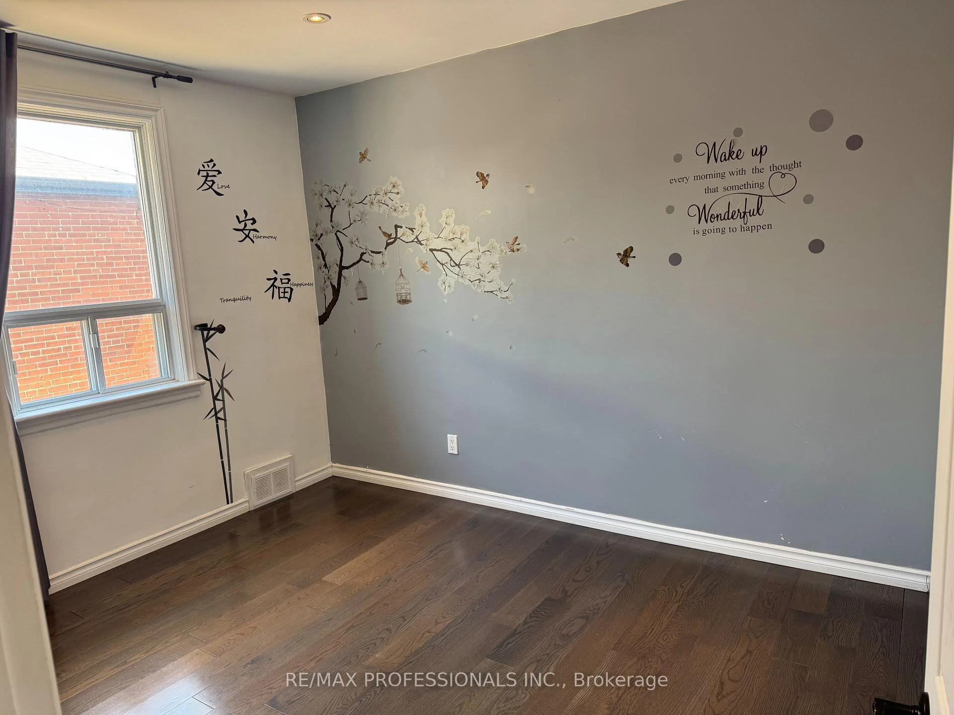Photo 4 of Unit Main, 145 Yorkview Drive, Etobicoke, Stonegate-Queensway — HOMEH
