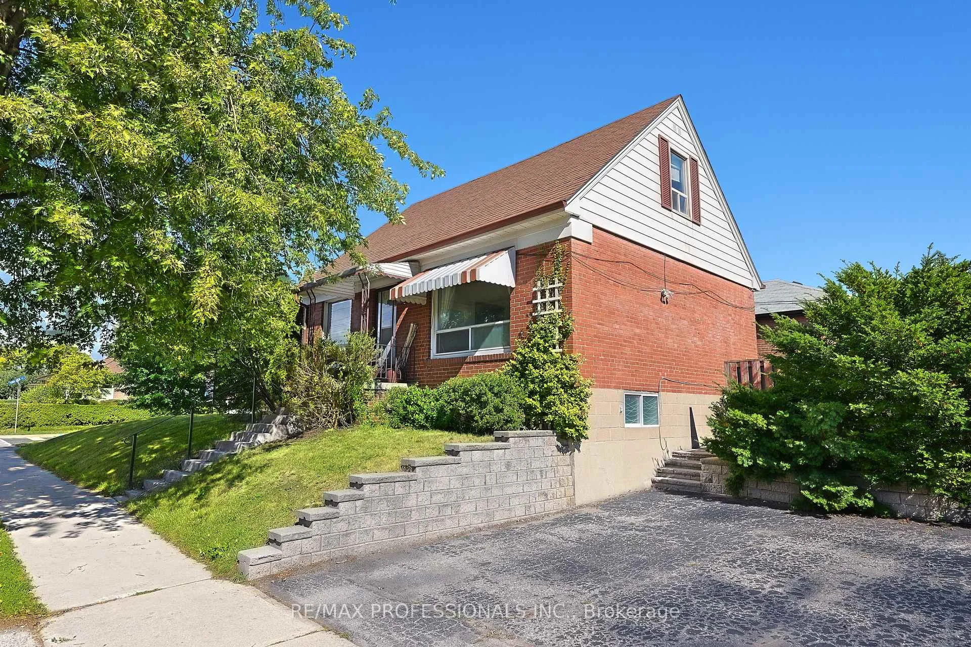 Photo 1 of Unit Main, 145 Yorkview Drive, Etobicoke, Stonegate-Queensway — HOMEH
