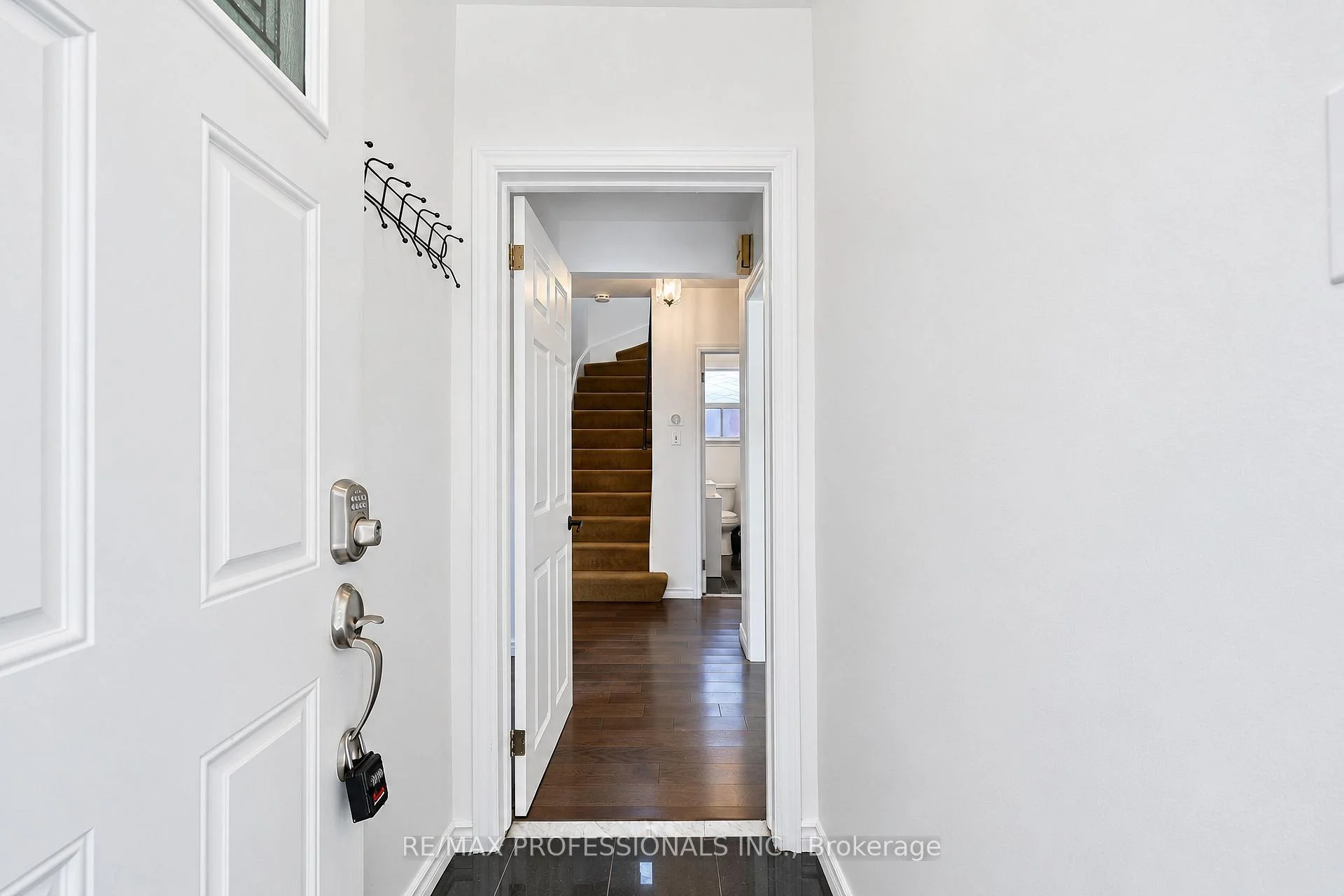 Photo 9 of Unit Main, 145 Yorkview Drive, Etobicoke, Stonegate-Queensway — HOMEH