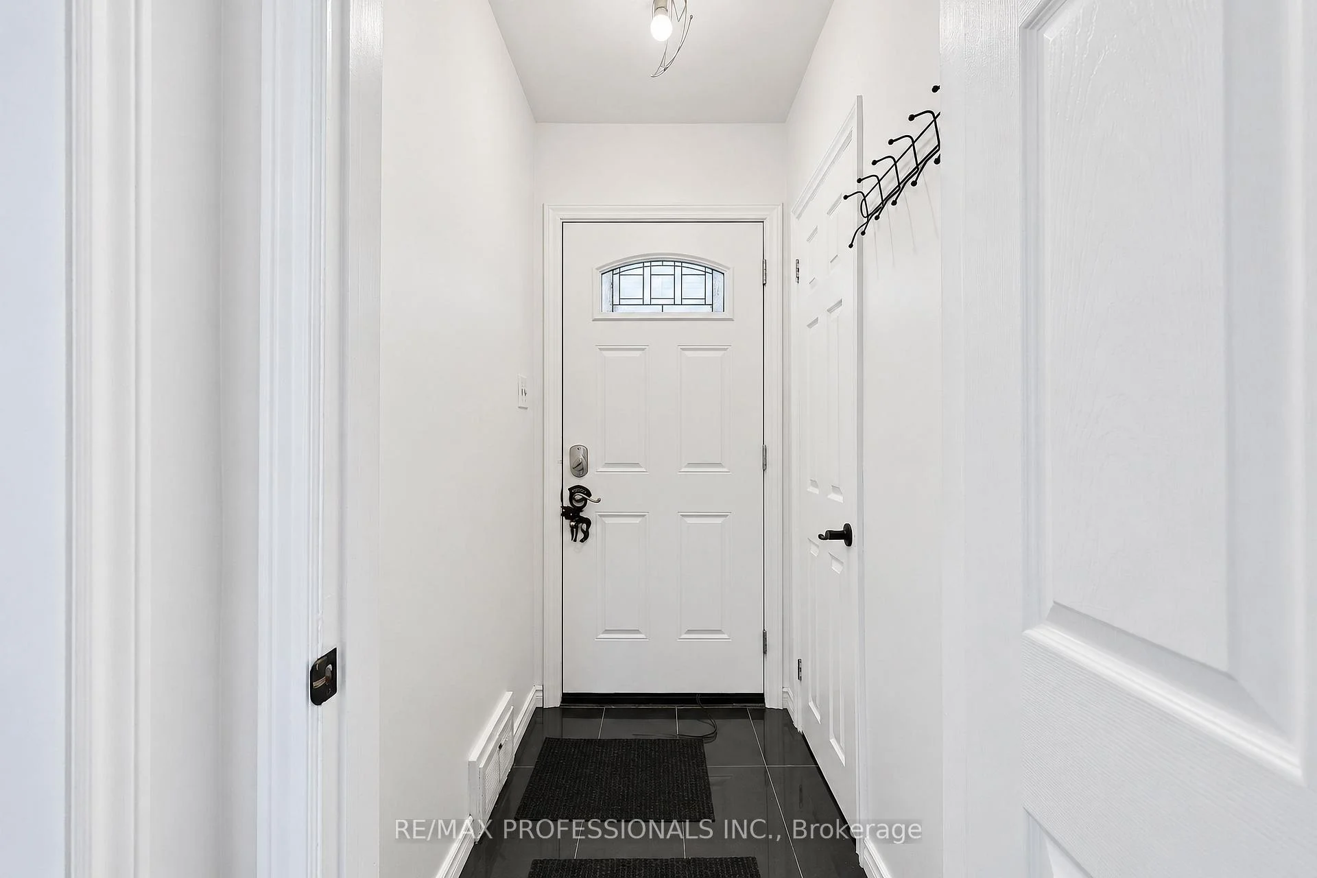 Photo 12 of Unit Main, 145 Yorkview Drive, Etobicoke, Stonegate-Queensway — HOMEH