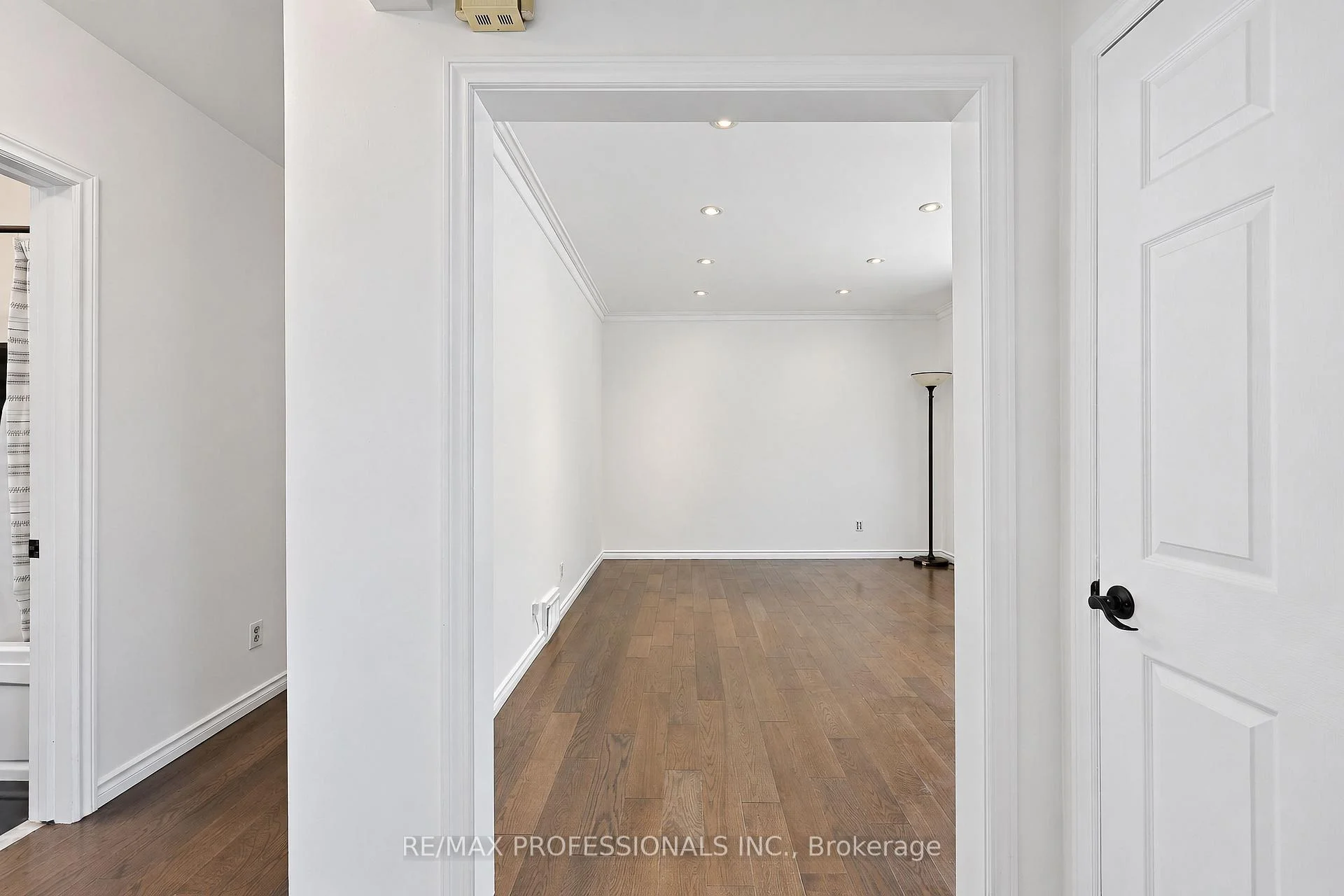 Photo 14 of Unit Main, 145 Yorkview Drive, Etobicoke, Stonegate-Queensway — HOMEH