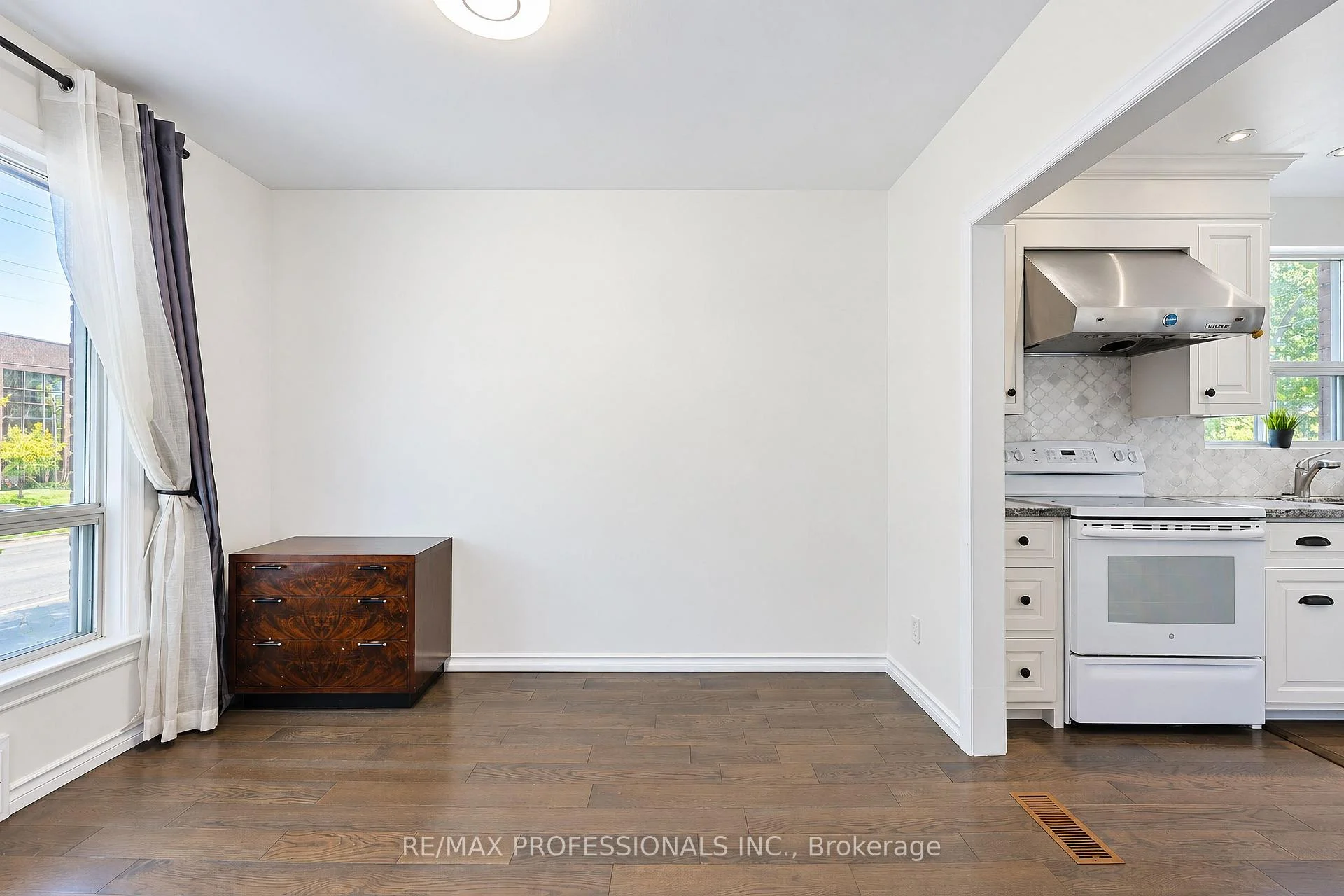 Photo 26 of Unit Main, 145 Yorkview Drive, Etobicoke, Stonegate-Queensway — HOMEH
