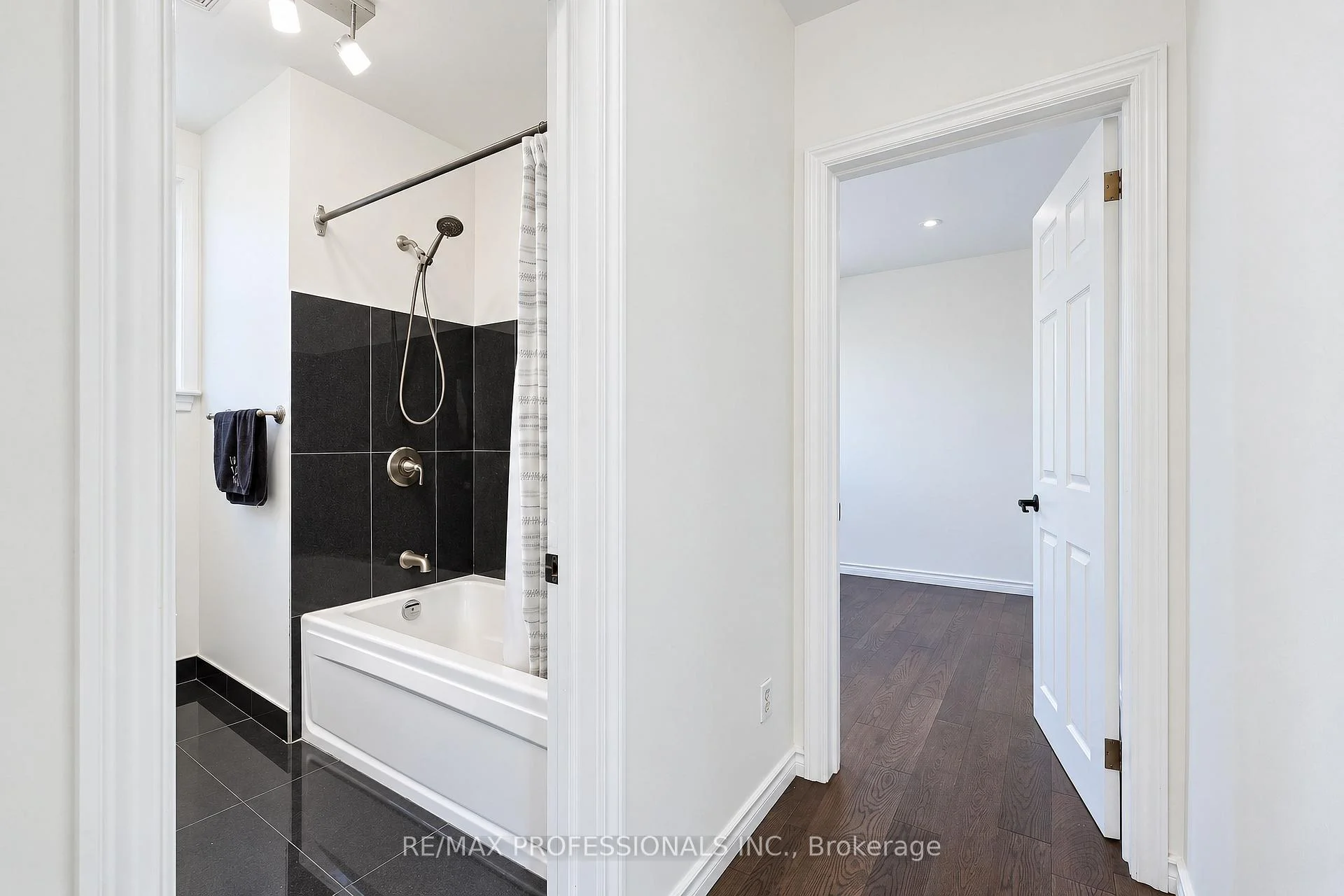 Photo 32 of Unit Main, 145 Yorkview Drive, Etobicoke, Stonegate-Queensway — HOMEH