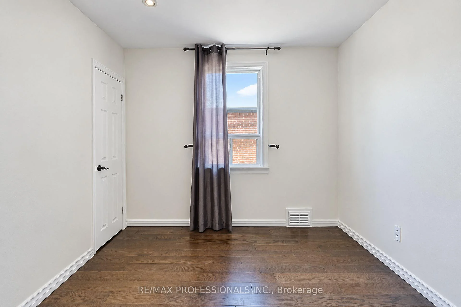 Photo 35 of Unit Main, 145 Yorkview Drive, Etobicoke, Stonegate-Queensway — HOMEH